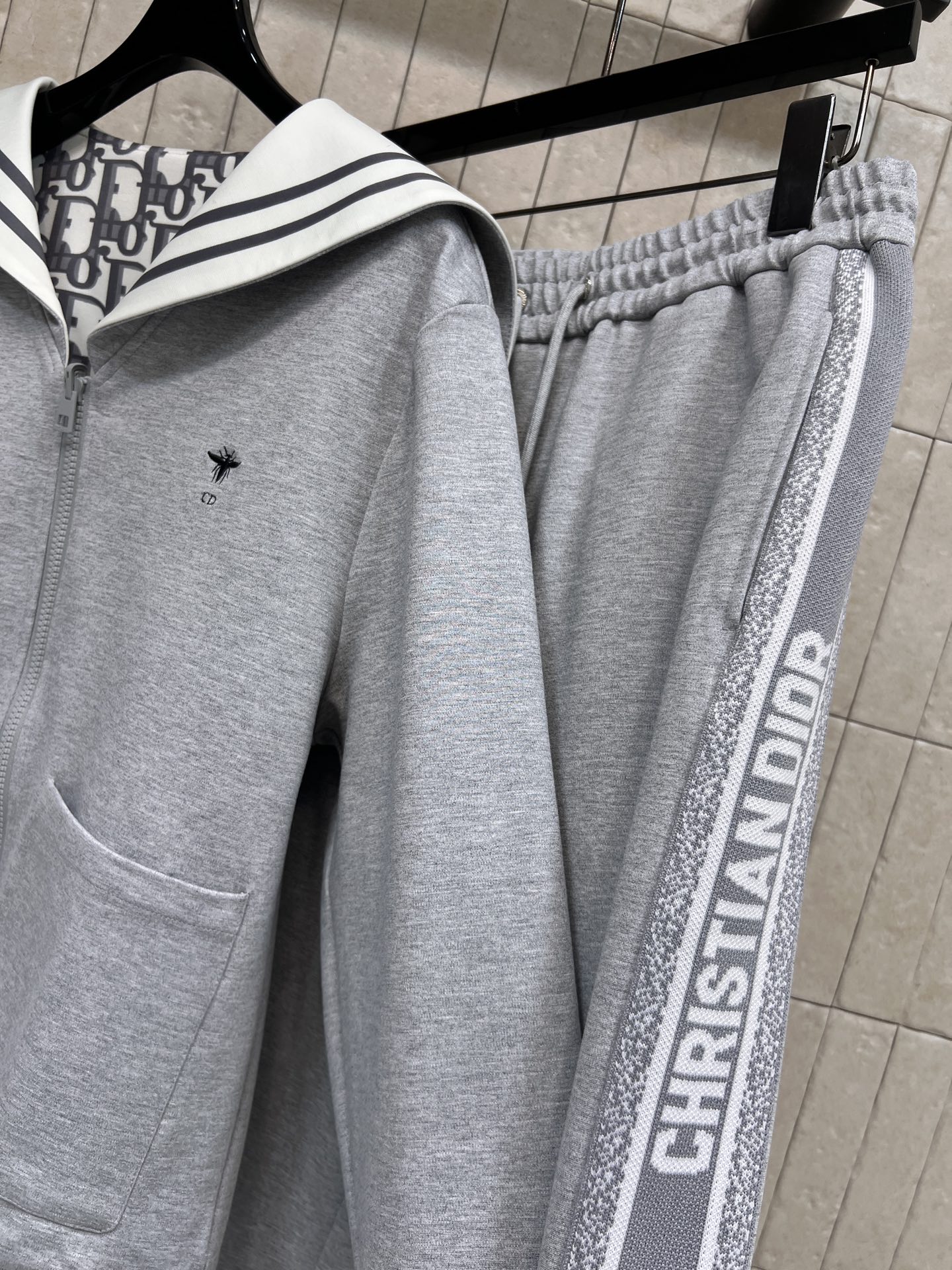 D家 25早秋新款 双面穿海军领外套+高腰 阔腿裤 一面纯色一面D字母提花细节真的没得说 到手就知道多高