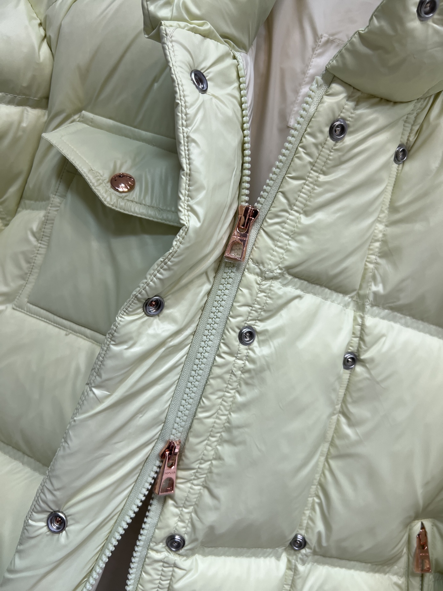 M家 25秋冬新款 连帽面包羽绒服 重磅90鹅绒填充 拿到手就知道轻盈饱满又保暖 跟鸭绒重量差距很大的 