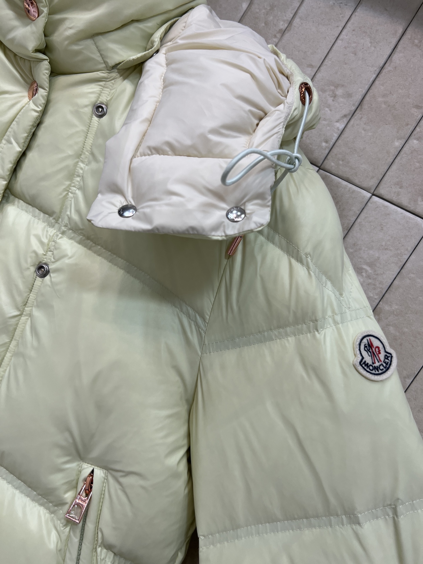 M家 25秋冬新款 连帽面包羽绒服 重磅90鹅绒填充 拿到手就知道轻盈饱满又保暖 跟鸭绒重量差距很大的 