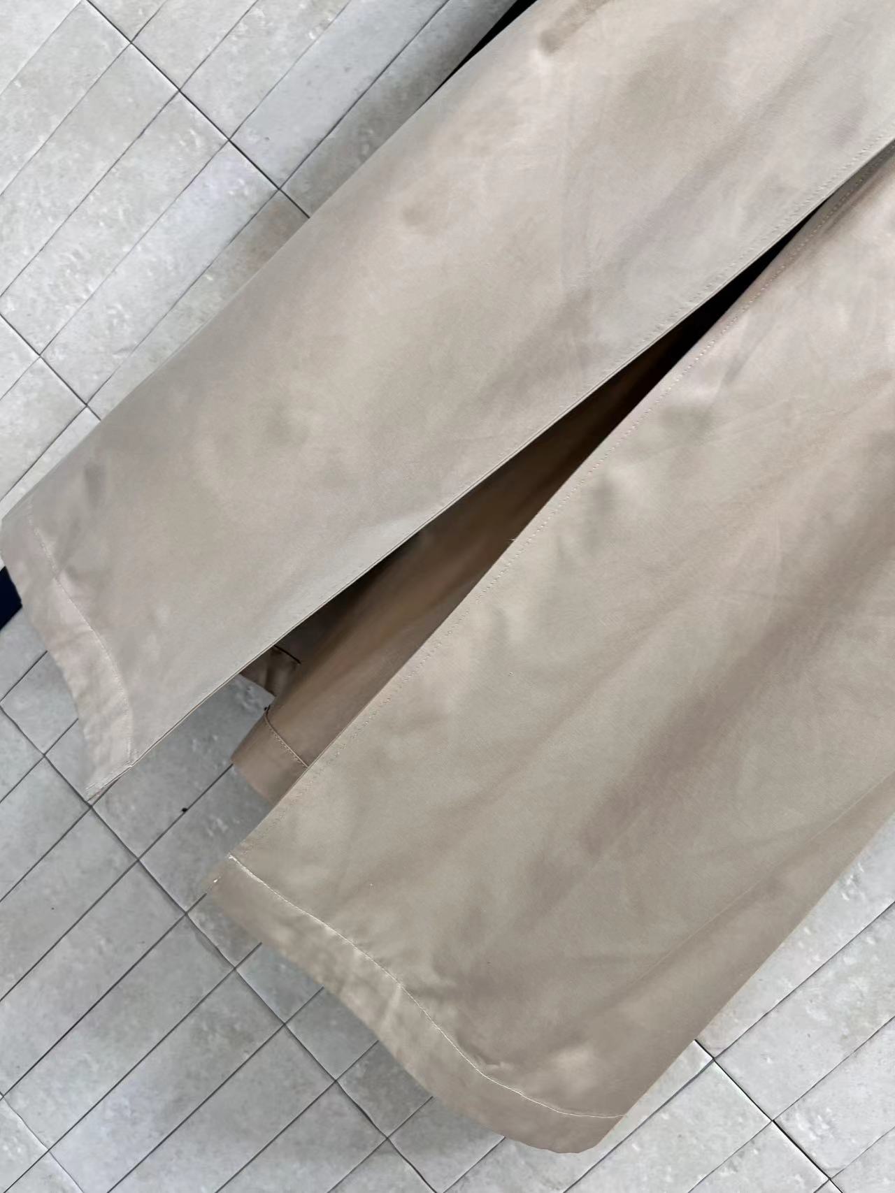 D家 25早秋新款 一体式紧身胸衣长款风衣  可拆卸束身衣设计 温柔高级显气质  精选纯棉面料打造 力挺