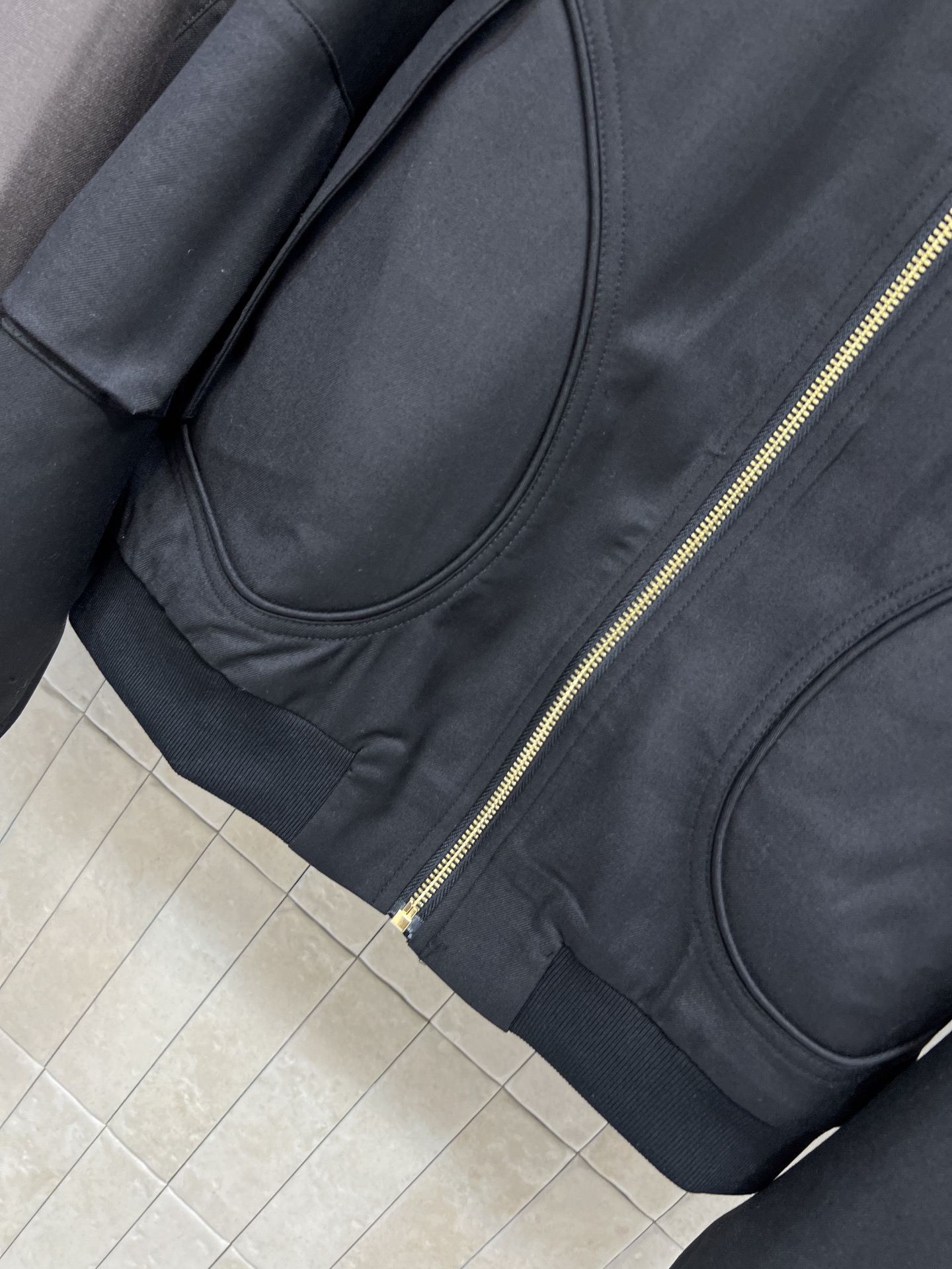 MIU家 25秋冬新款 飞行员夹克外套 刺绣logo标识点缀低调奢华 减龄学院风百搭不挑人 气质时髦帅气