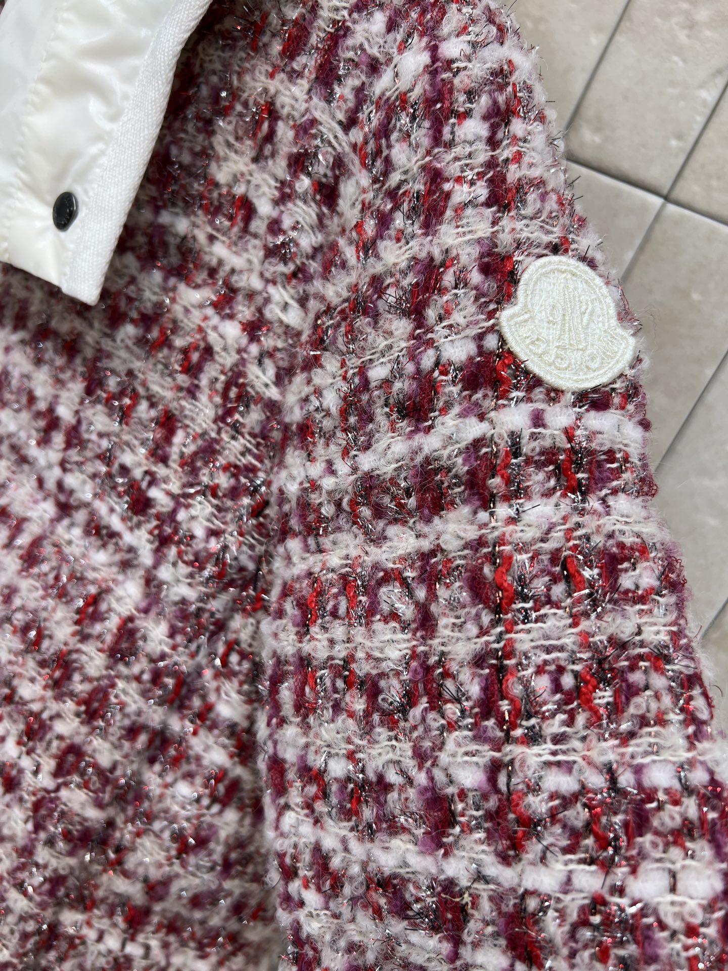 M家 25秋冬新款 粗花呢连帽羽绒服 采用粗花呢编织 红白格纹+黑白格纹/两色 复古小香风感满满 短款设