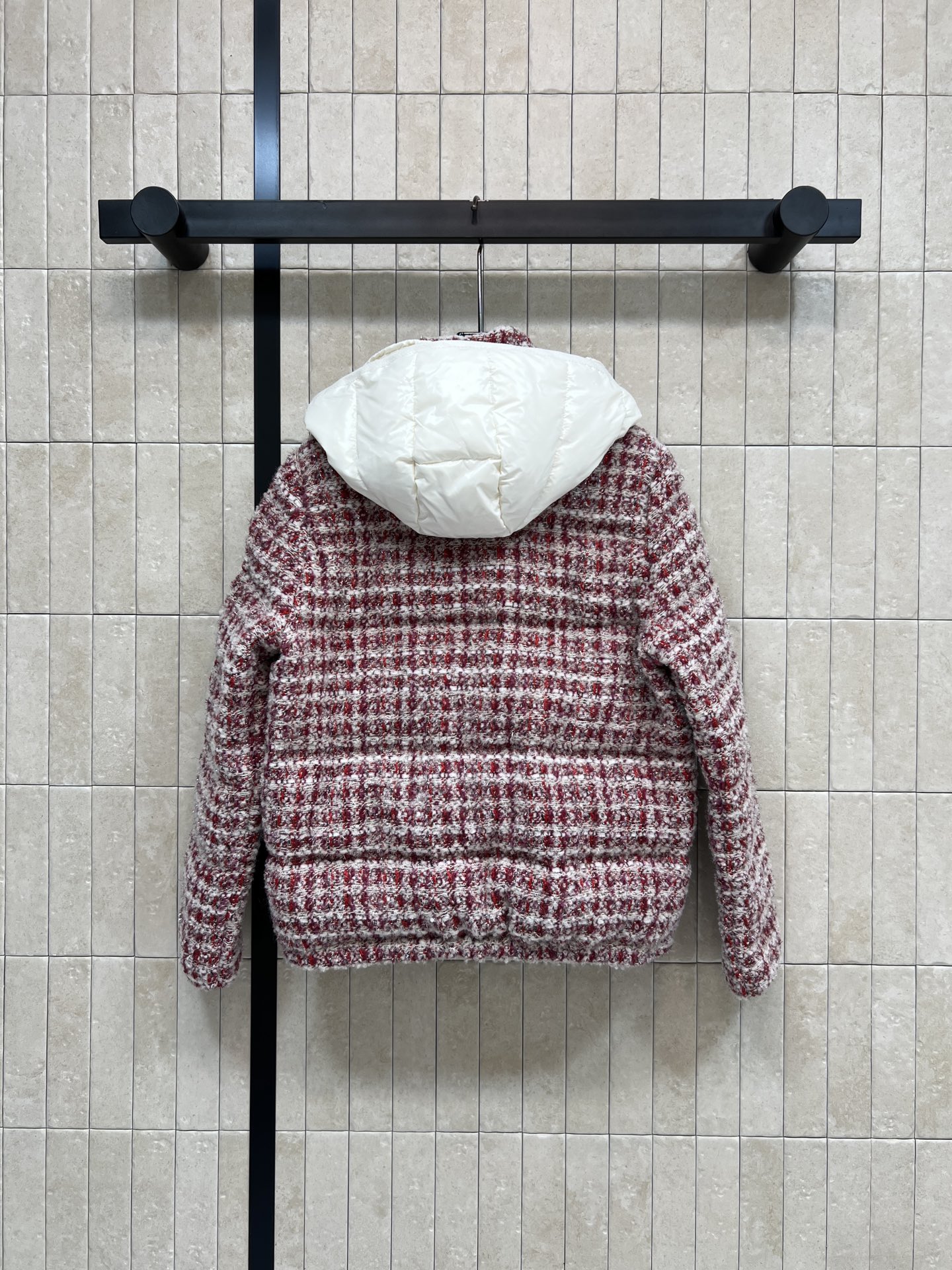 M家 25秋冬新款 粗花呢连帽羽绒服 采用粗花呢编织 红白格纹+黑白格纹/两色 复古小香风感满满 短款设