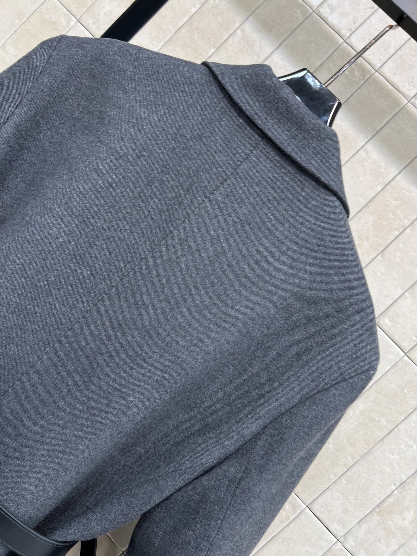 PD家 25秋冬新款 三角标腰带毛呢西装外套 C超赞的时髦感 立体廓形剪裁设计 简约又吸睛 经典翻领 一