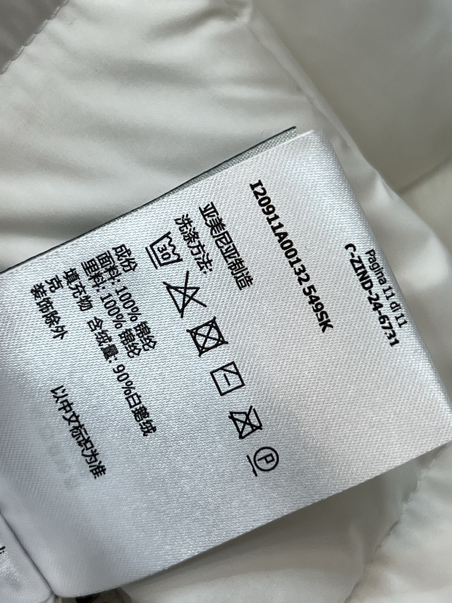 Mo家25秋冬新款 连帽长款羽绒服 经典字母松紧收腰带版型上身超显瘦 干净利落剪裁版型上身百搭时髦又帅气