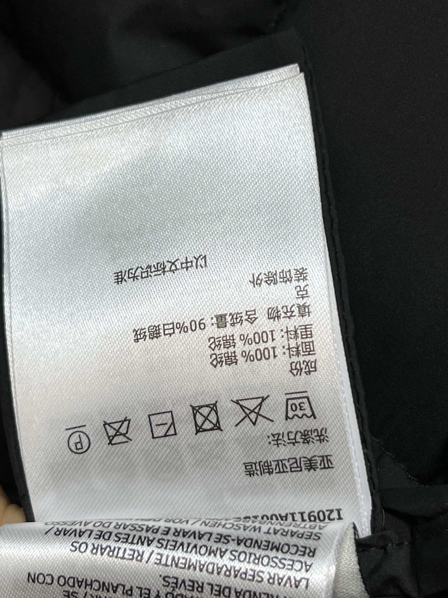 Mo家25秋冬新款 连帽长款羽绒服 经典字母松紧收腰带版型上身超显瘦 干净利落剪裁版型上身百搭时髦又帅气