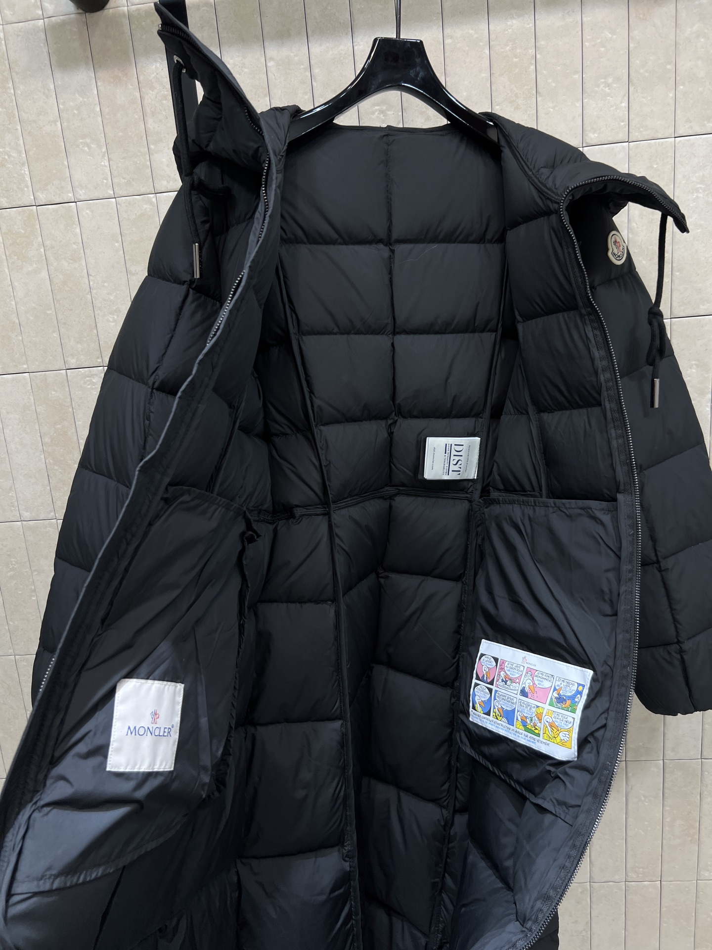 Mo家25秋冬新款 连帽长款羽绒服 经典字母松紧收腰带版型上身超显瘦 干净利落剪裁版型上身百搭时髦又帅气