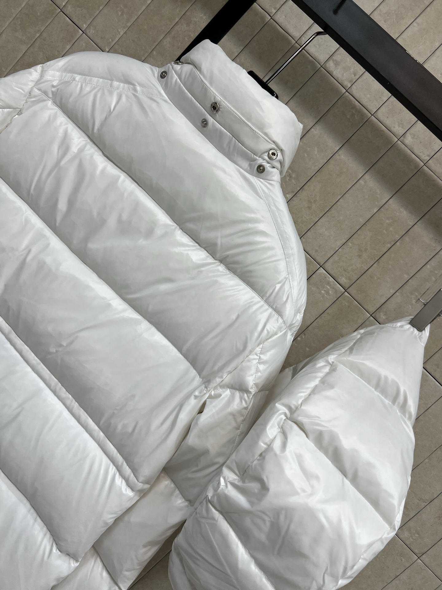 蒙口 25秋冬新款 连帽立领长款羽绒服 面料高级有质感 高领设计防风 大帽子可拆卸 保暖更全面 蚕形版型