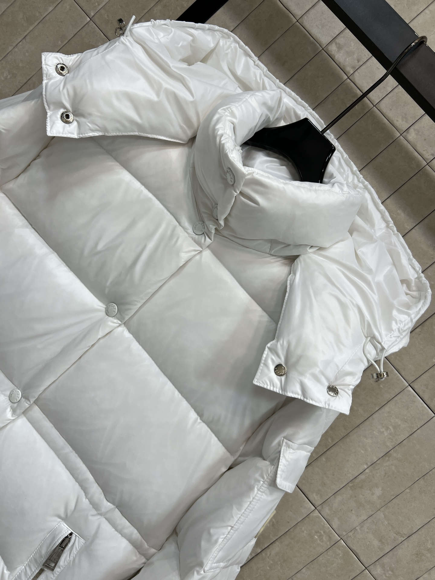 蒙口 25秋冬新款 连帽立领长款羽绒服 面料高级有质感 高领设计防风 大帽子可拆卸 保暖更全面 蚕形版型