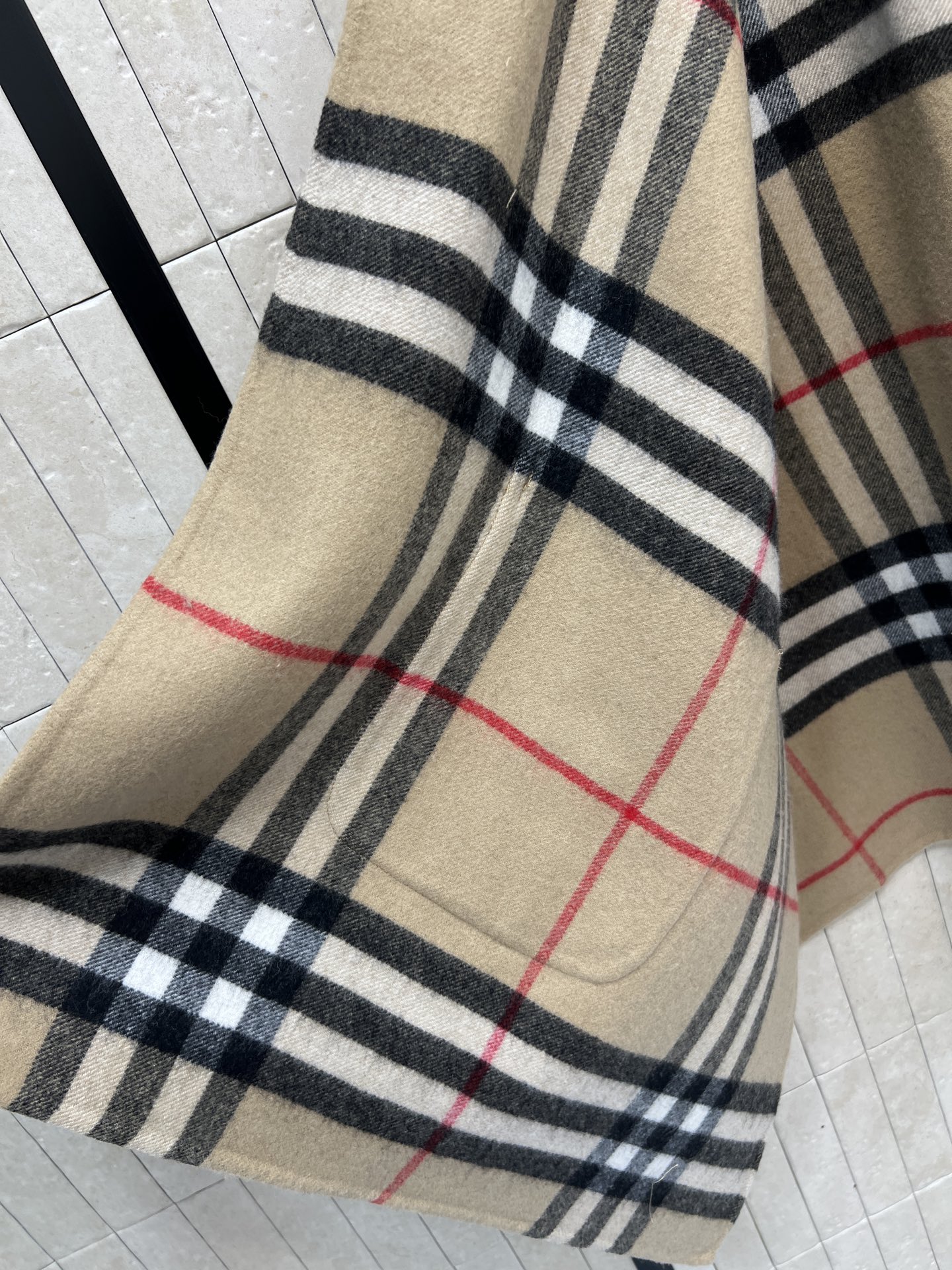 BUR家 25秋冬新款 连帽羊绒斗篷披肩 100%山羊绒 柔软亲肤 秋冬穿超舒服！经典格纹+马术骑士徽标