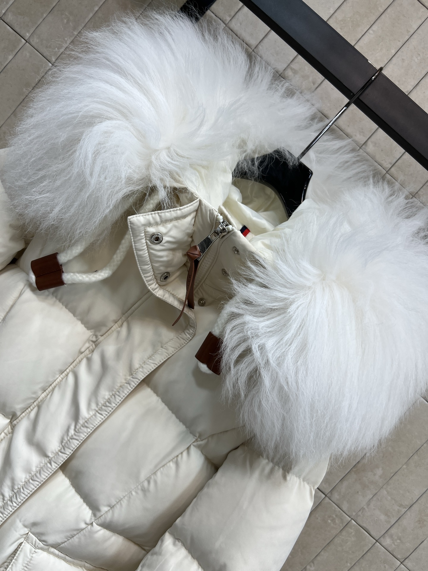 M家 25秋冬新款 大毛领连帽长款羽绒服 羽绒服中的经典爆款 冬季必备 定制的可拆卸大毛领 连帽中长款羽