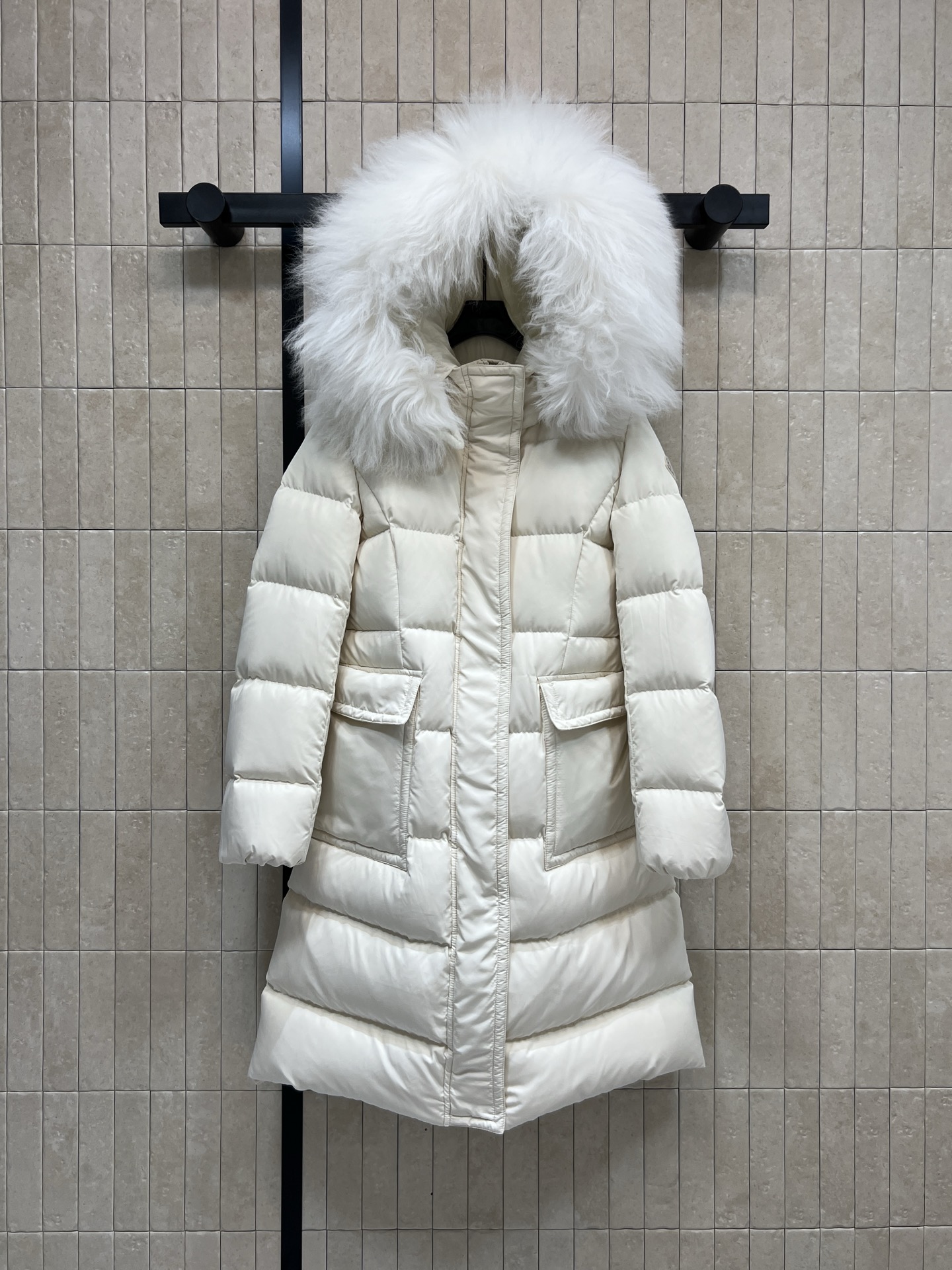 M家 25秋冬新款 大毛领连帽长款羽绒服 羽绒服中的经典爆款 冬季必备 定制的可拆卸大毛领 连帽中长款羽