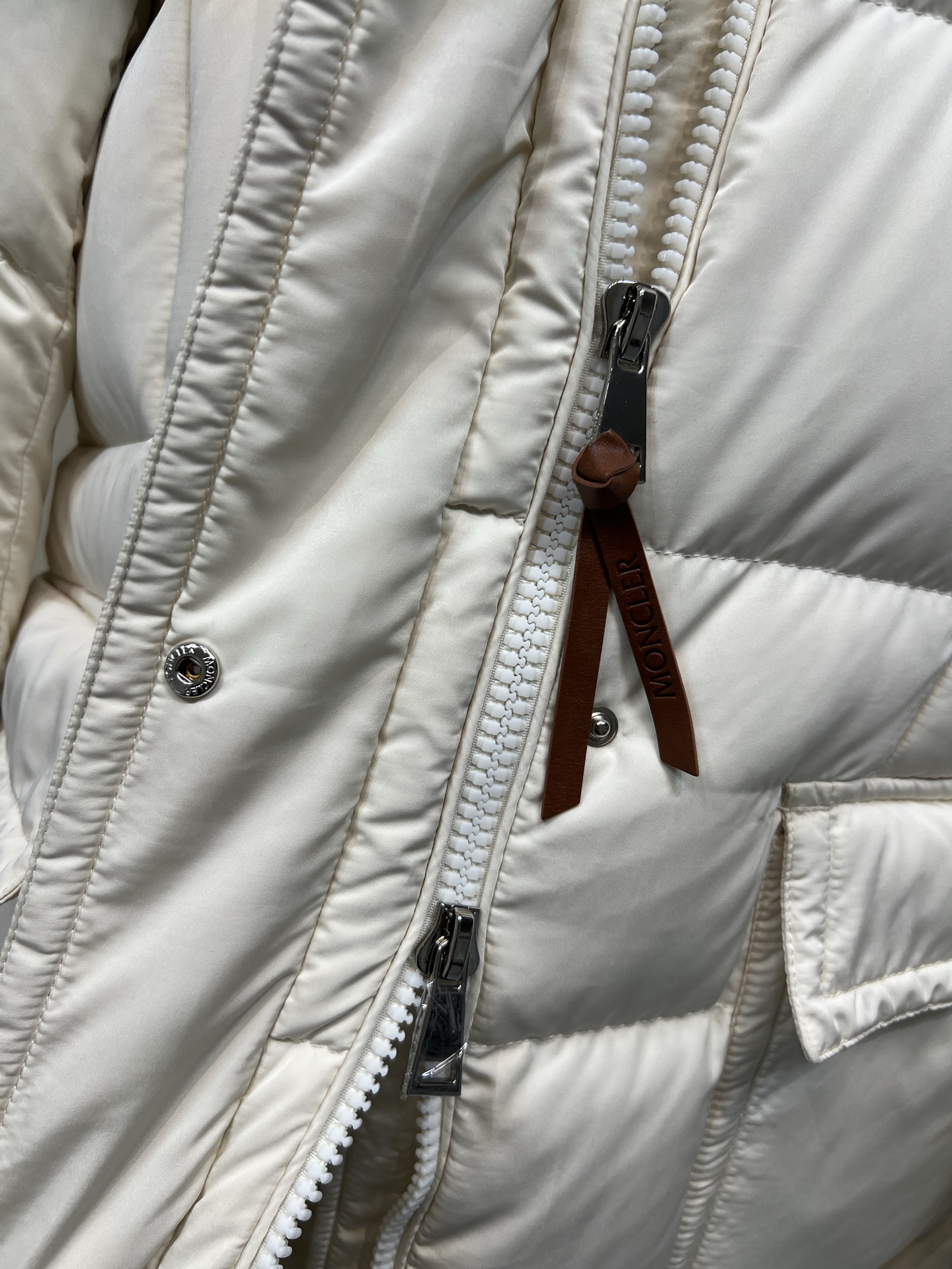 M家 25秋冬新款 大毛领连帽长款羽绒服 羽绒服中的经典爆款 冬季必备 定制的可拆卸大毛领 连帽中长款羽