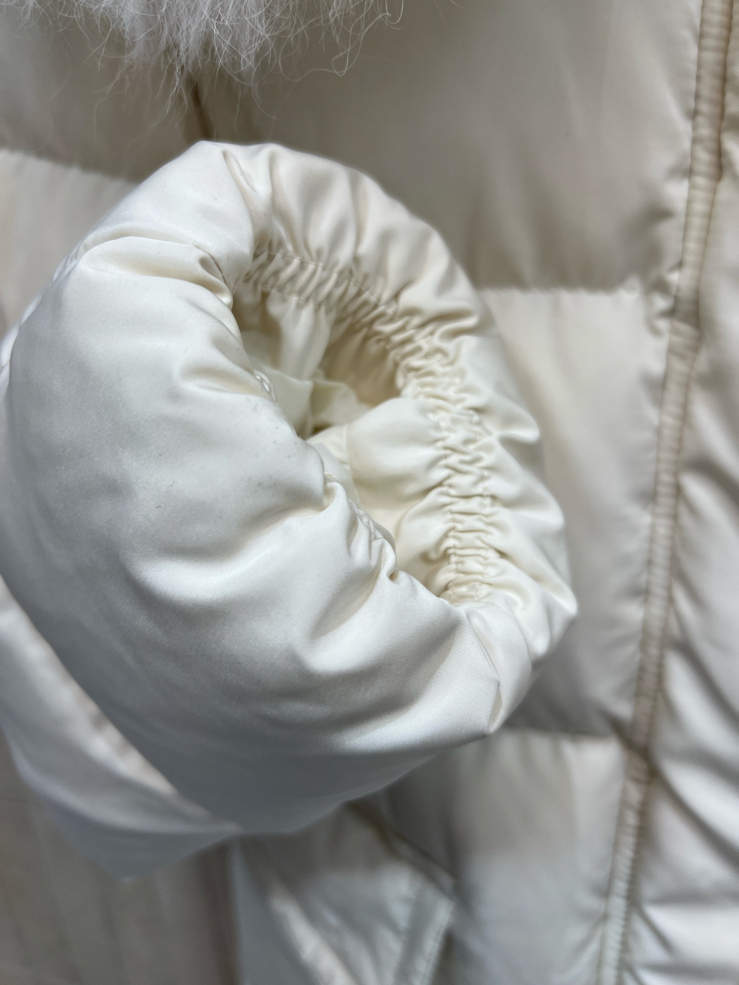 M家 25秋冬新款 大毛领连帽长款羽绒服 羽绒服中的经典爆款 冬季必备 定制的可拆卸大毛领 连帽中长款羽