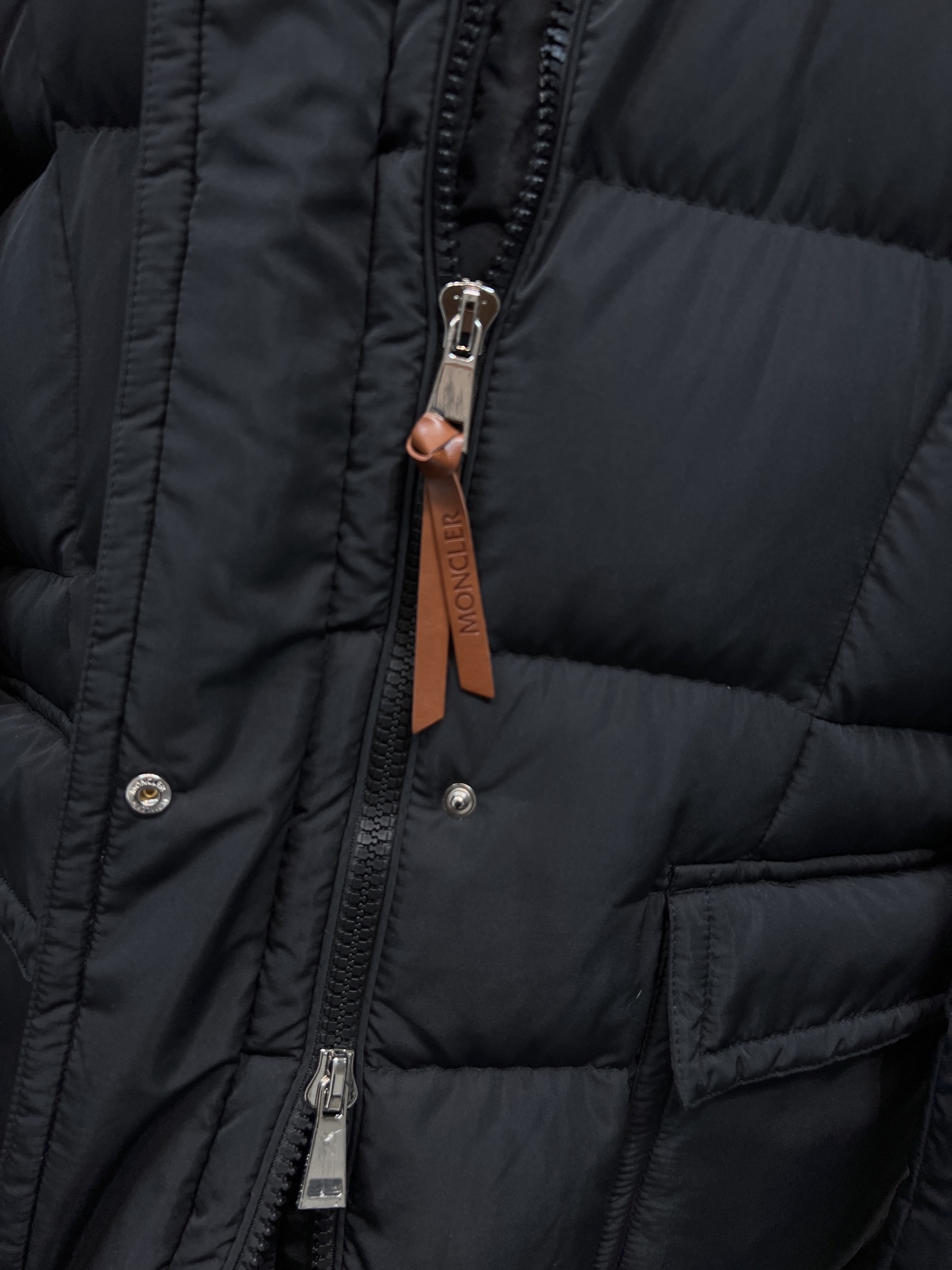 M家 25秋冬新款 大毛领连帽长款羽绒服 羽绒服中的经典爆款 冬季必备 定制的可拆卸大毛领 连帽中长款羽