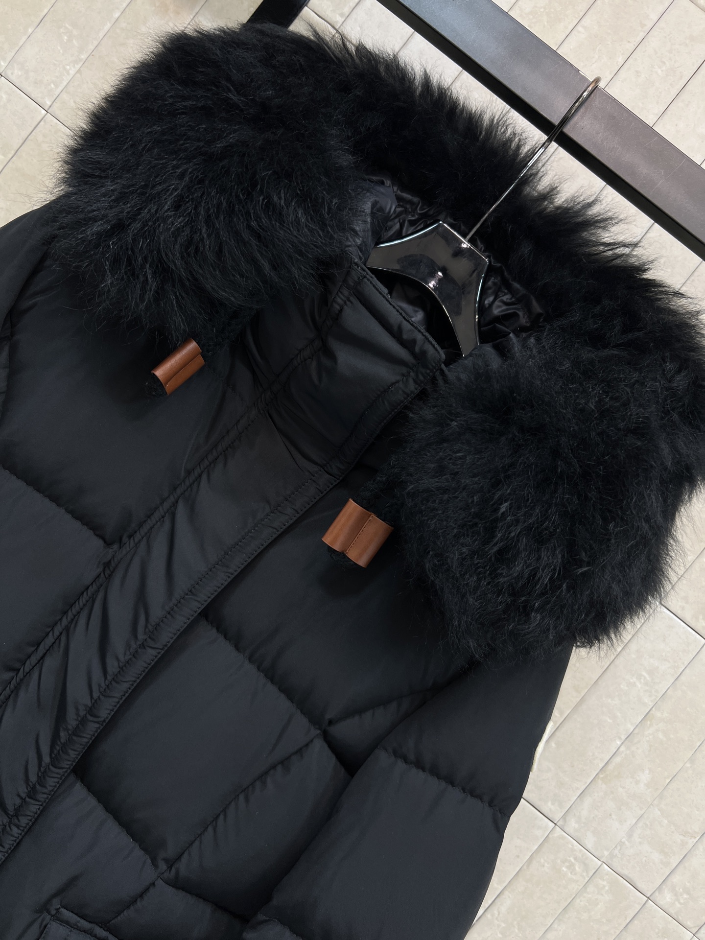 M家 25秋冬新款 大毛领连帽长款羽绒服 羽绒服中的经典爆款 冬季必备 定制的可拆卸大毛领 连帽中长款羽