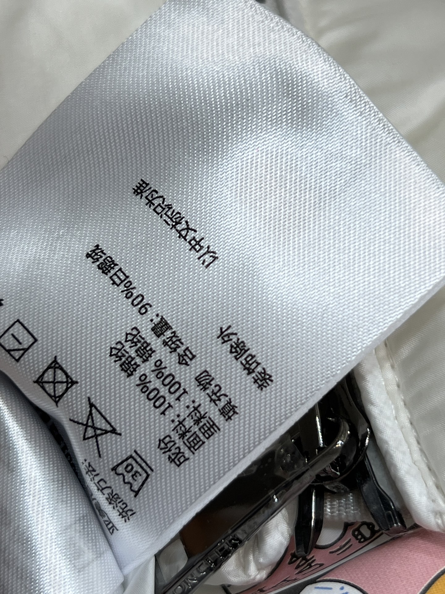 Mo家 25秋冬新款 毛领连帽收腰羽绒服 修身剪裁凸显这款羽绒服的气质 蓬松毫无臃肿感 轻盈利落 领口的