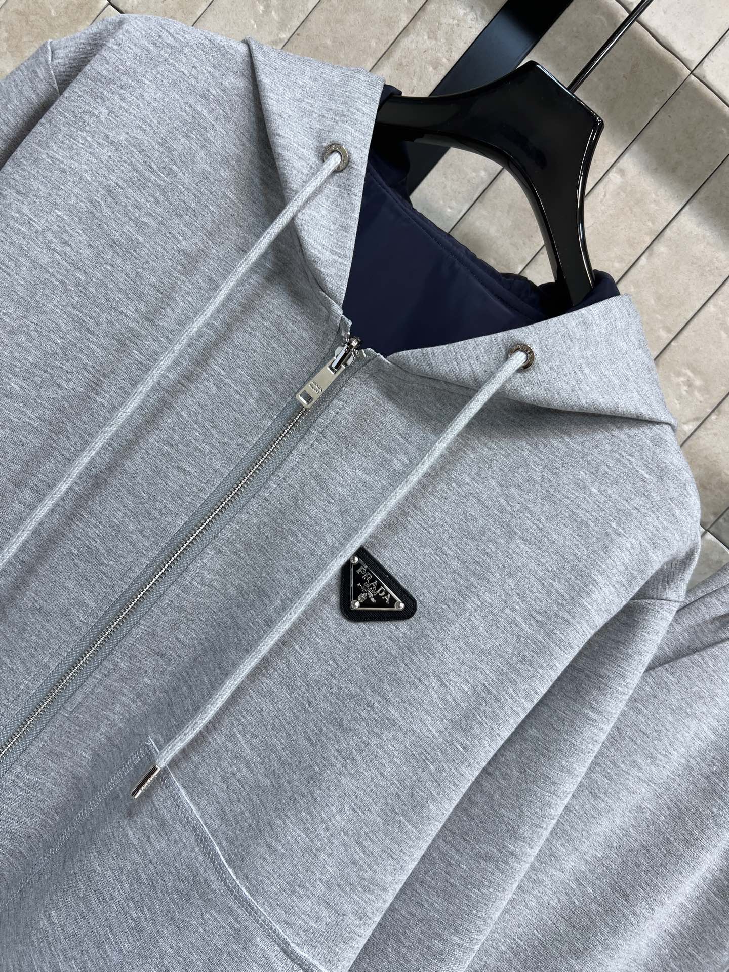 PD家 25秋冬新款 双面穿连帽外套+高腰束脚裤 运动套装 简约设计+三角徽标，低调又高级 连帽卫衣版型