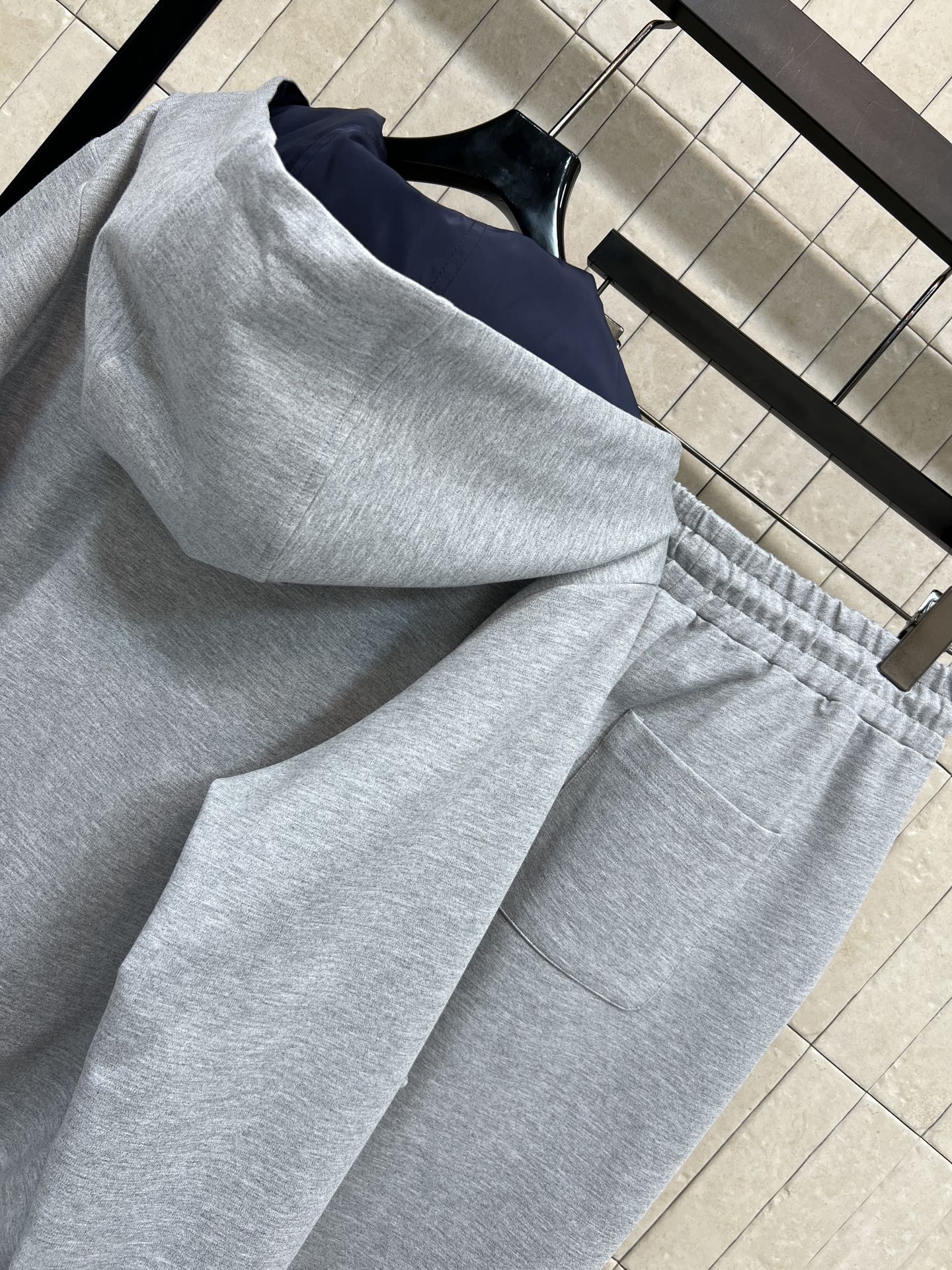 PD家 25秋冬新款 双面穿连帽外套+高腰束脚裤 运动套装 简约设计+三角徽标，低调又高级 连帽卫衣版型