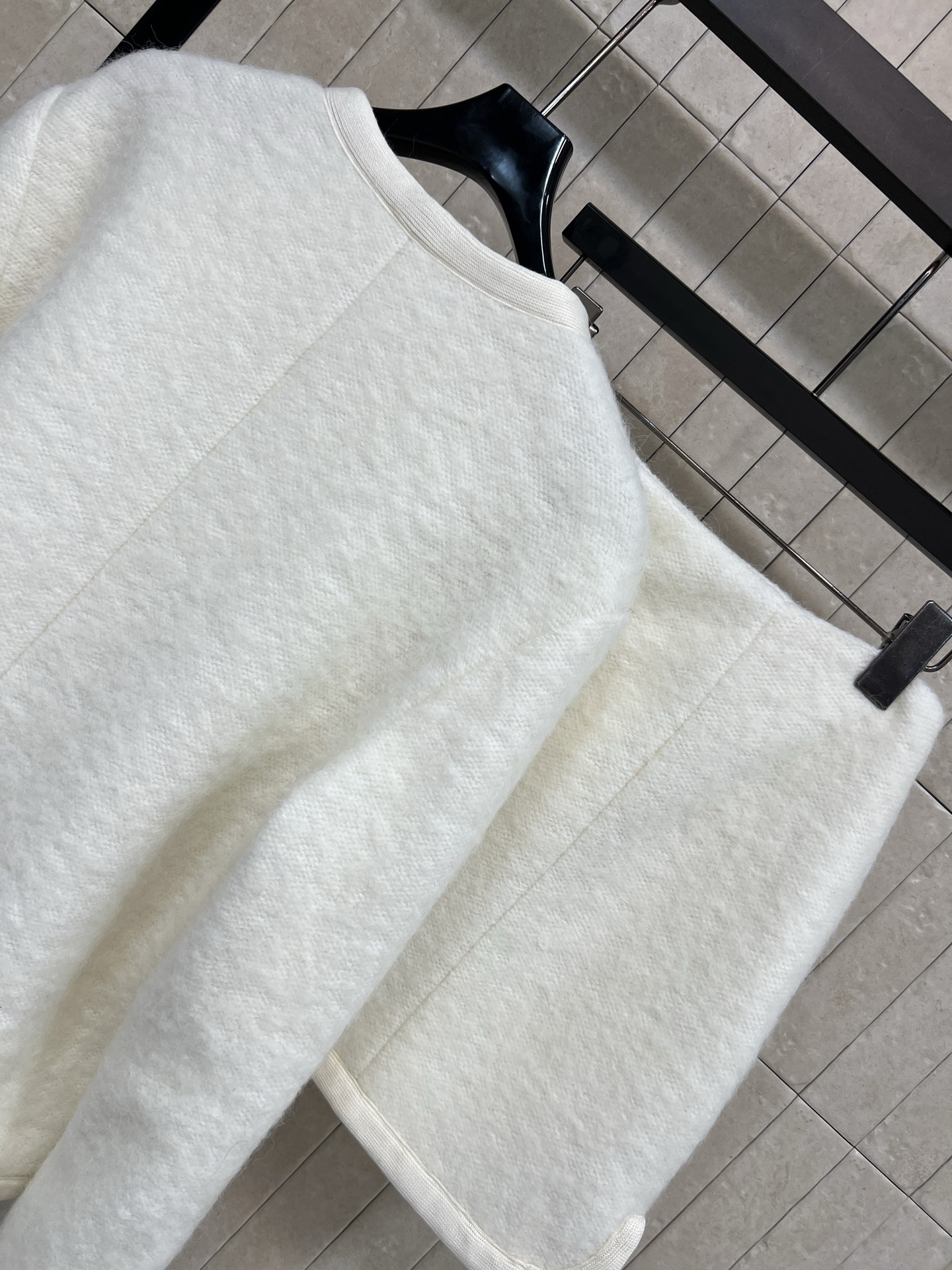 小香家 25秋冬新款 羊毛套装 圆领外套+高腰短裙 名媛又少女的日常 双排扣+金属纽扣点缀 简约又精致 