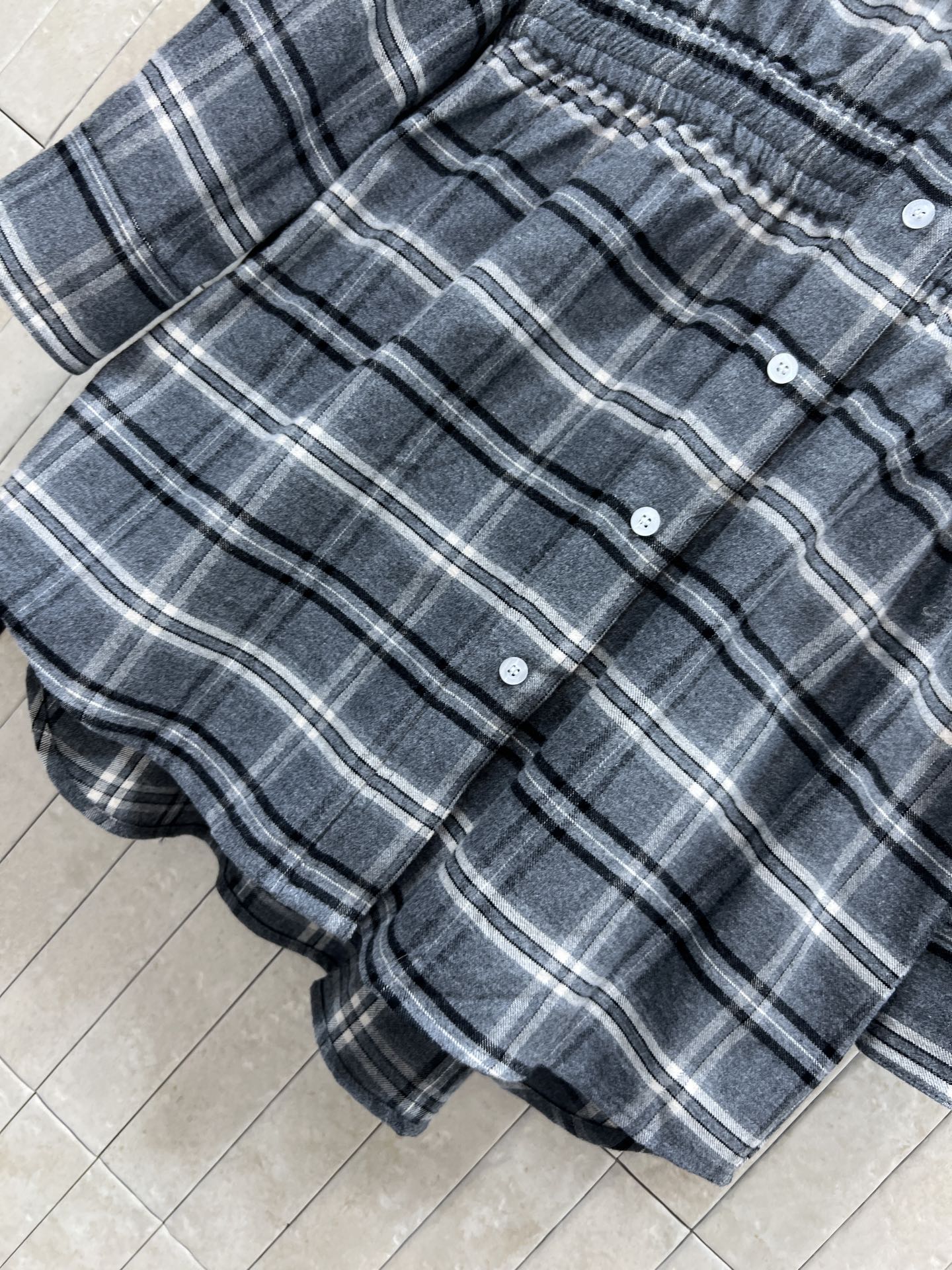 MIU家 25秋冬新款 灯芯绒翻领格纹连衣裙 灰色羊毛格纹连衣裙 搭配黄色灯芯绒翻领 复古学院风满满！胸