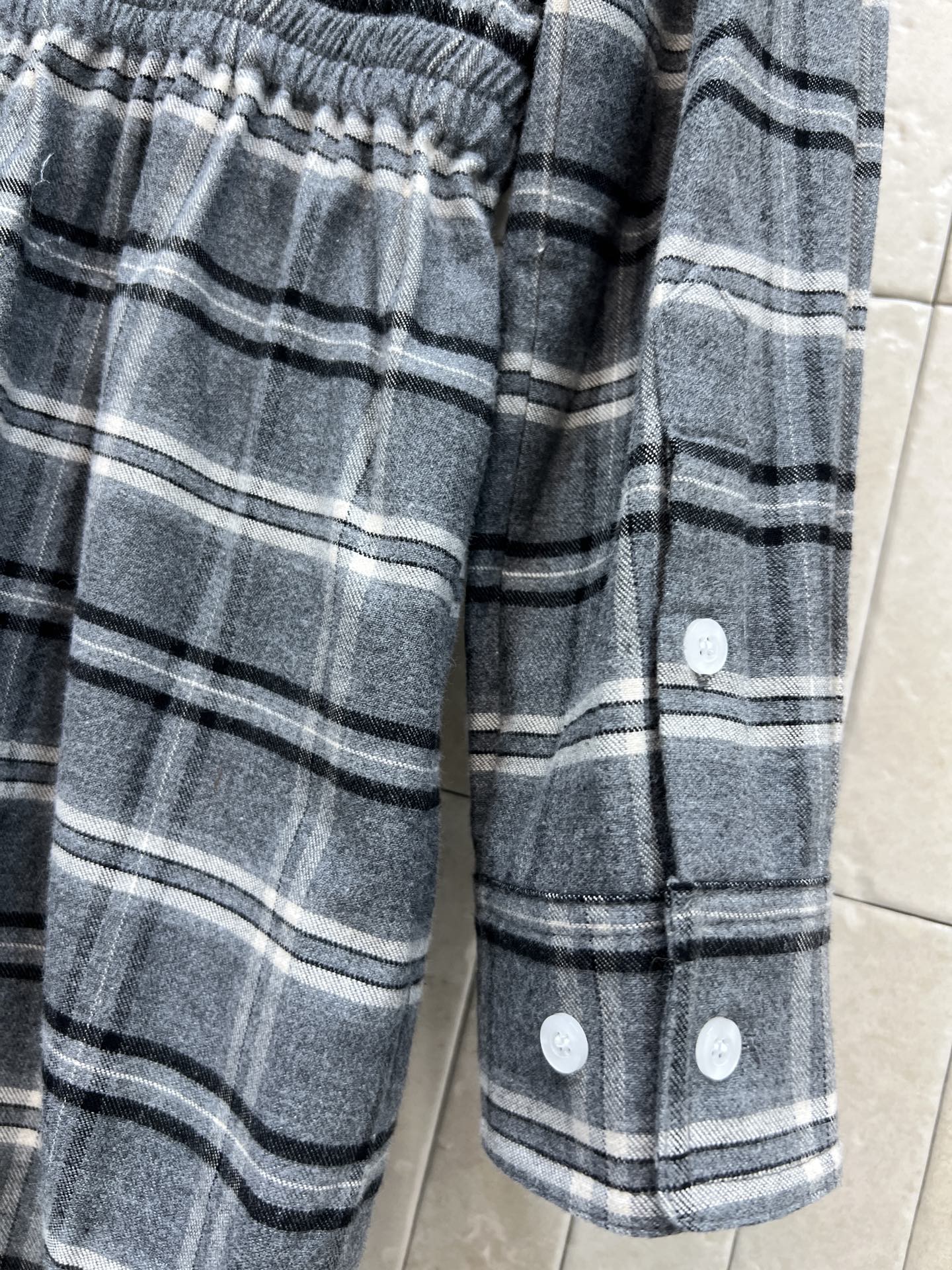 MIU家 25秋冬新款 灯芯绒翻领格纹连衣裙 灰色羊毛格纹连衣裙 搭配黄色灯芯绒翻领 复古学院风满满！胸