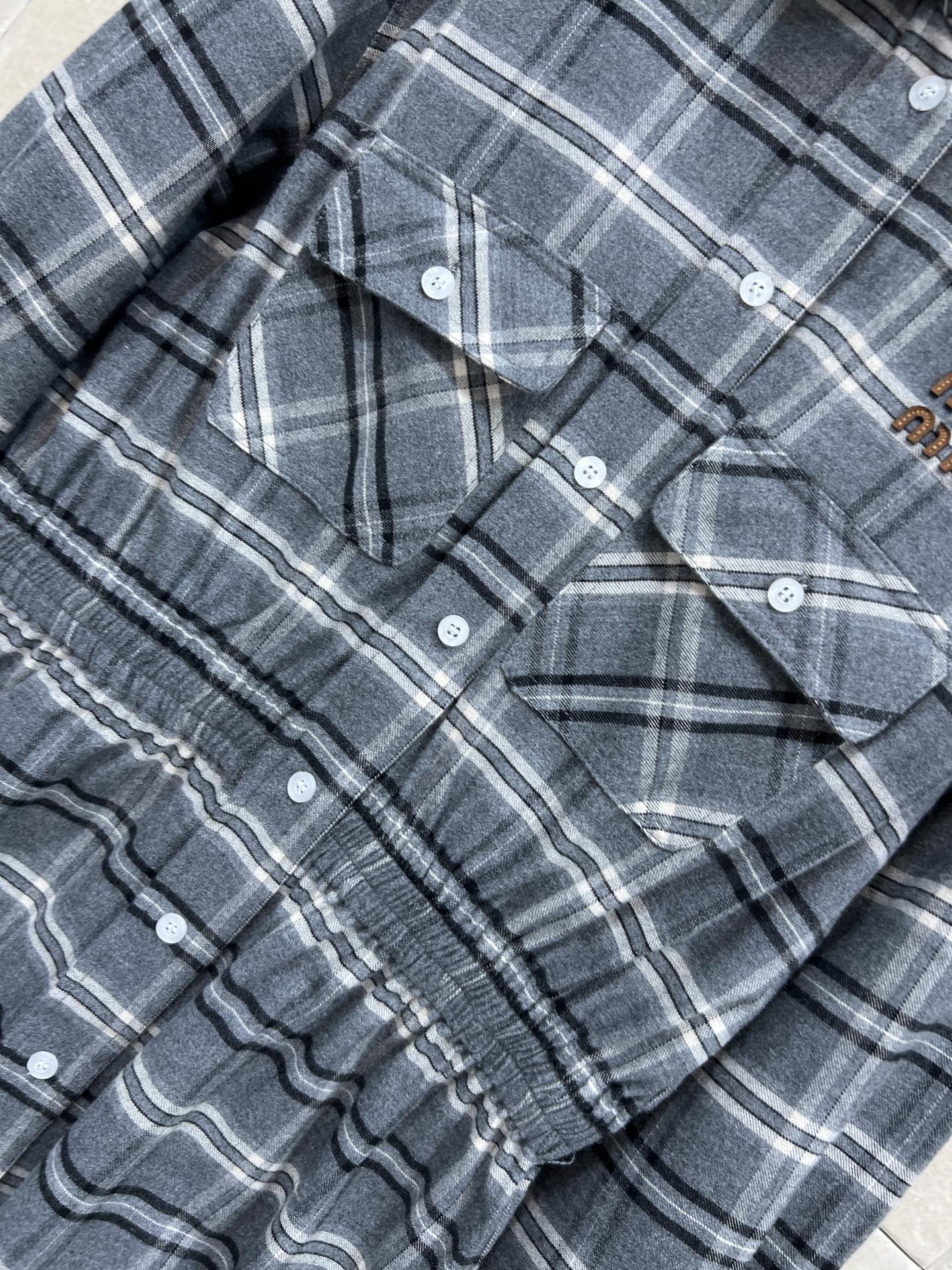 MIU家 25秋冬新款 灯芯绒翻领格纹连衣裙 灰色羊毛格纹连衣裙 搭配黄色灯芯绒翻领 复古学院风满满！胸