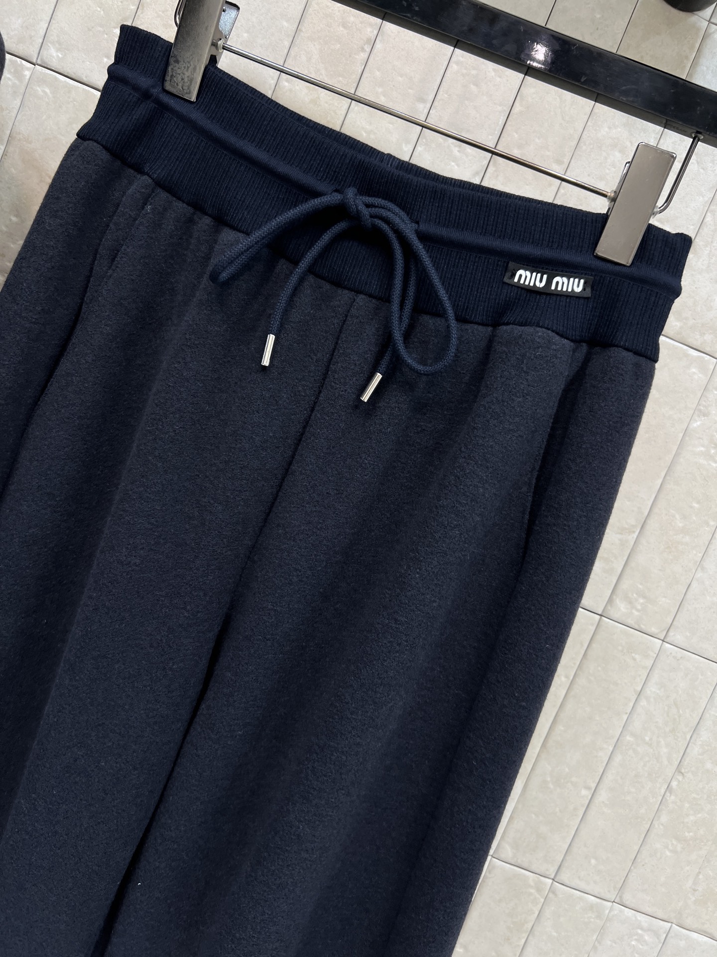 MIU家 25秋冬新款 毛呢运动套装 立领拉链外套 +高腰直筒裤 休闲运动风套装 毫不费力的穿出时尚慵懒