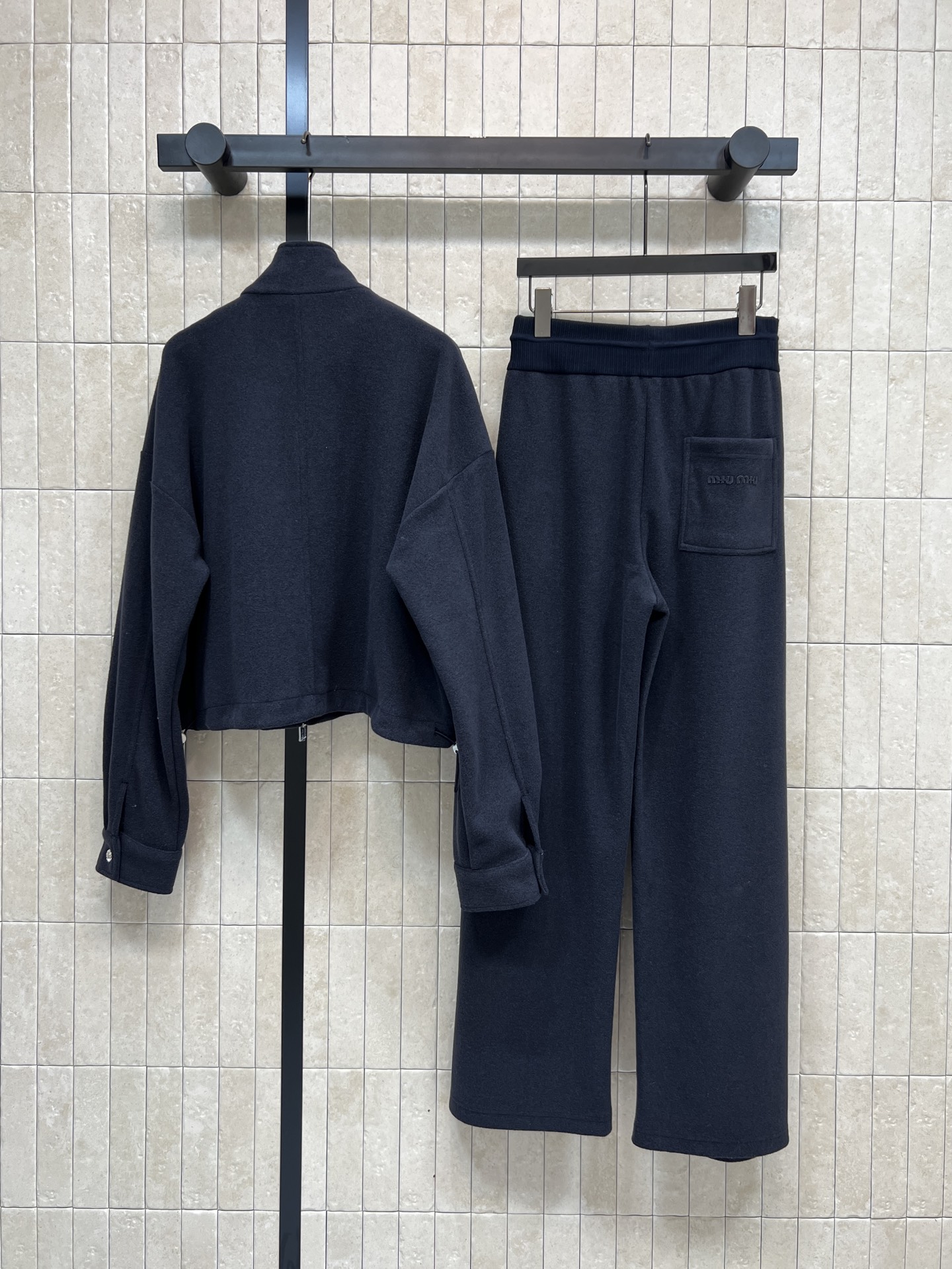 MIU家 25秋冬新款 毛呢运动套装 立领拉链外套 +高腰直筒裤 休闲运动风套装 毫不费力的穿出时尚慵懒