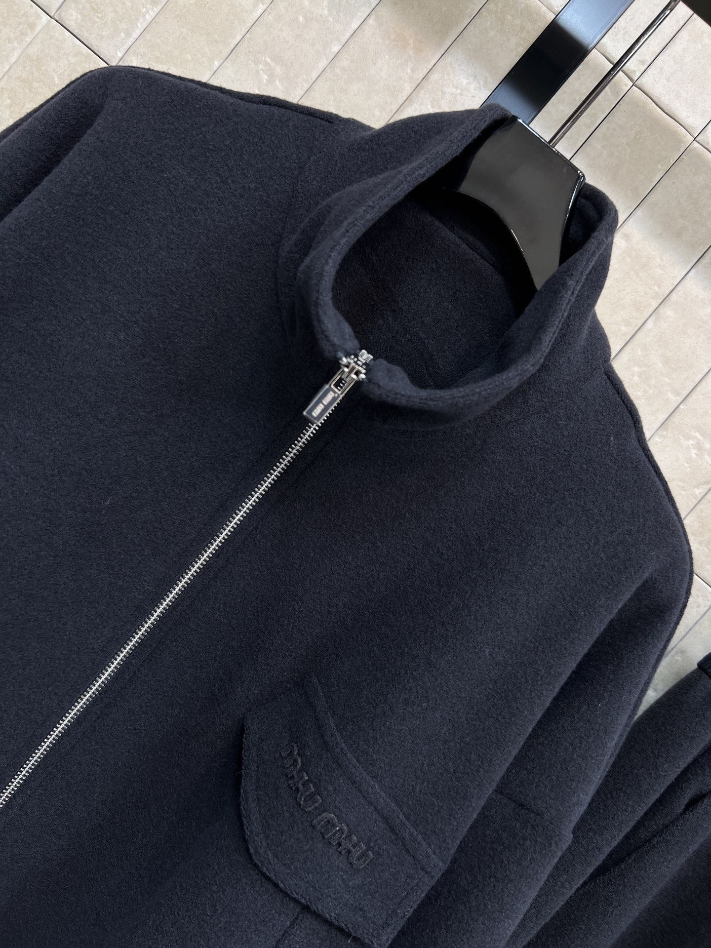 MIU家 25秋冬新款 毛呢运动套装 立领拉链外套 +高腰直筒裤 休闲运动风套装 毫不费力的穿出时尚慵懒