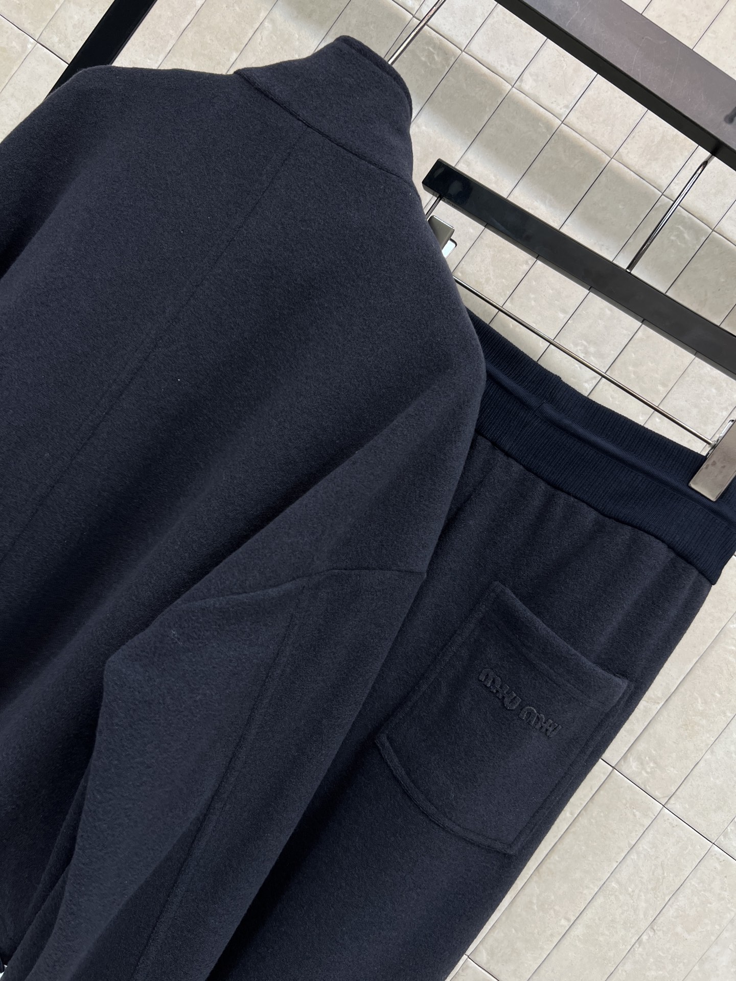 MIU家 25秋冬新款 毛呢运动套装 立领拉链外套 +高腰直筒裤 休闲运动风套装 毫不费力的穿出时尚慵懒