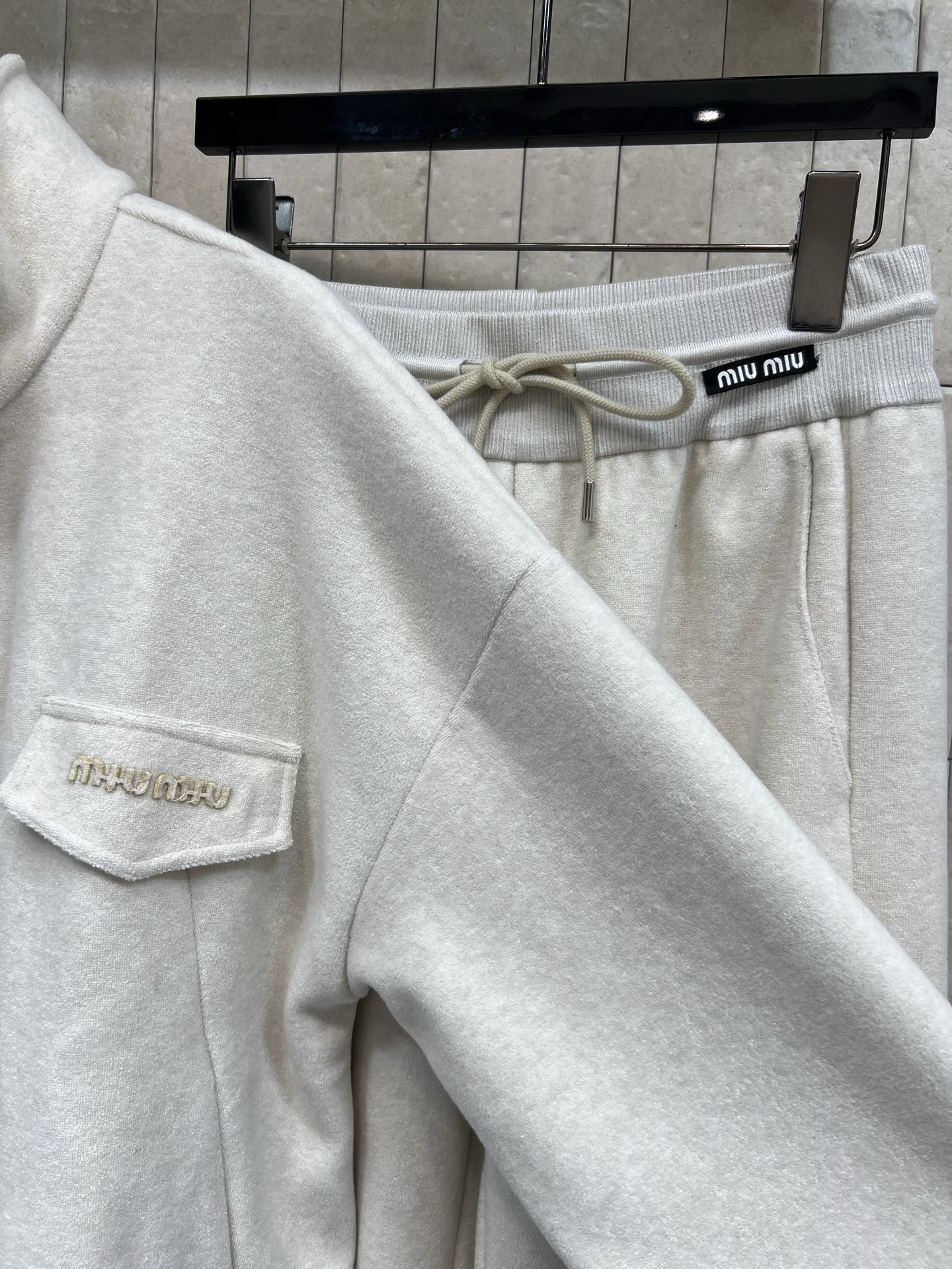 MIU家 25秋冬新款 毛呢运动套装 立领拉链外套 +高腰直筒裤 休闲运动风套装 毫不费力的穿出时尚慵懒