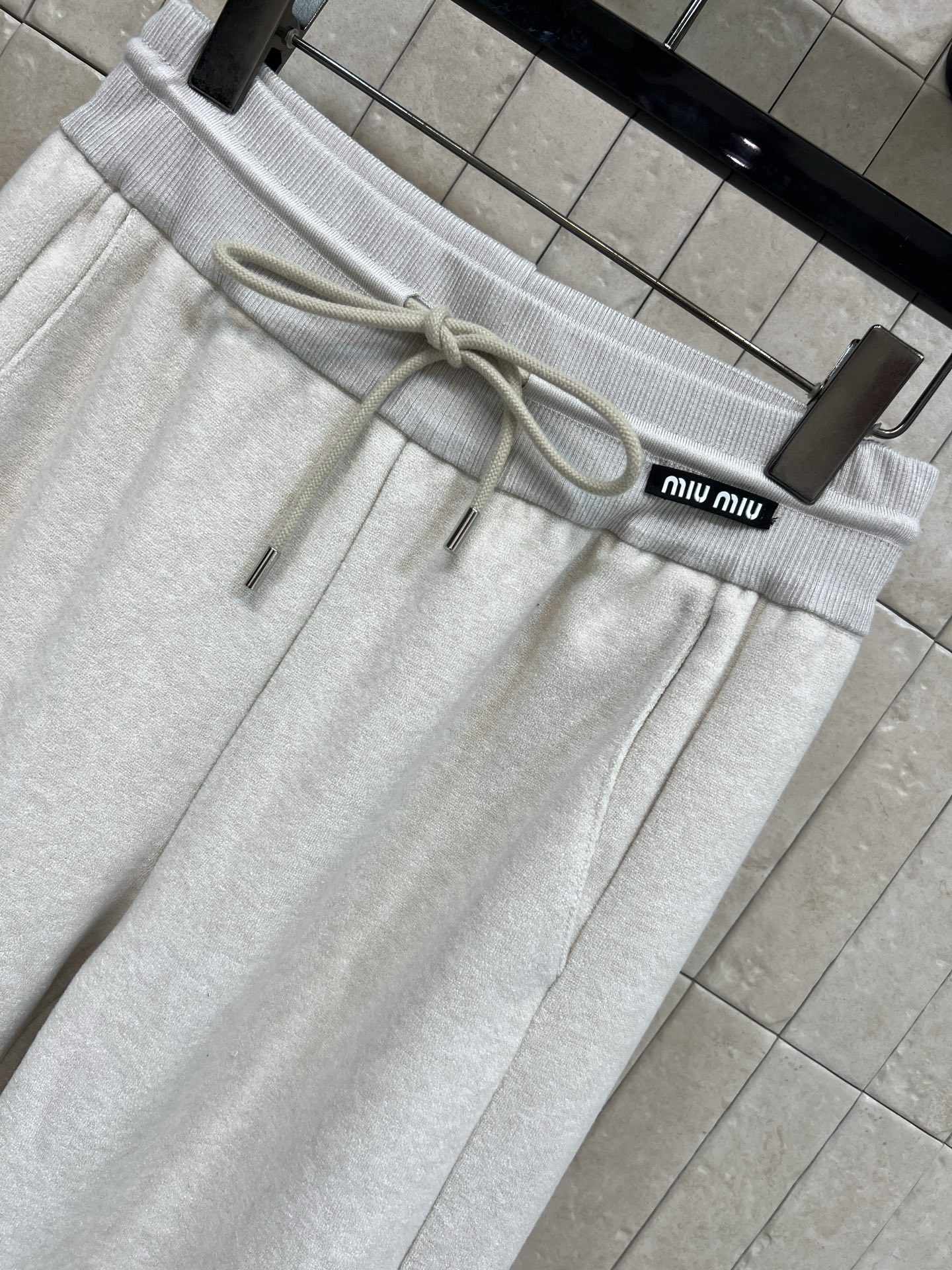 MIU家 25秋冬新款 毛呢运动套装 立领拉链外套 +高腰直筒裤 休闲运动风套装 毫不费力的穿出时尚慵懒