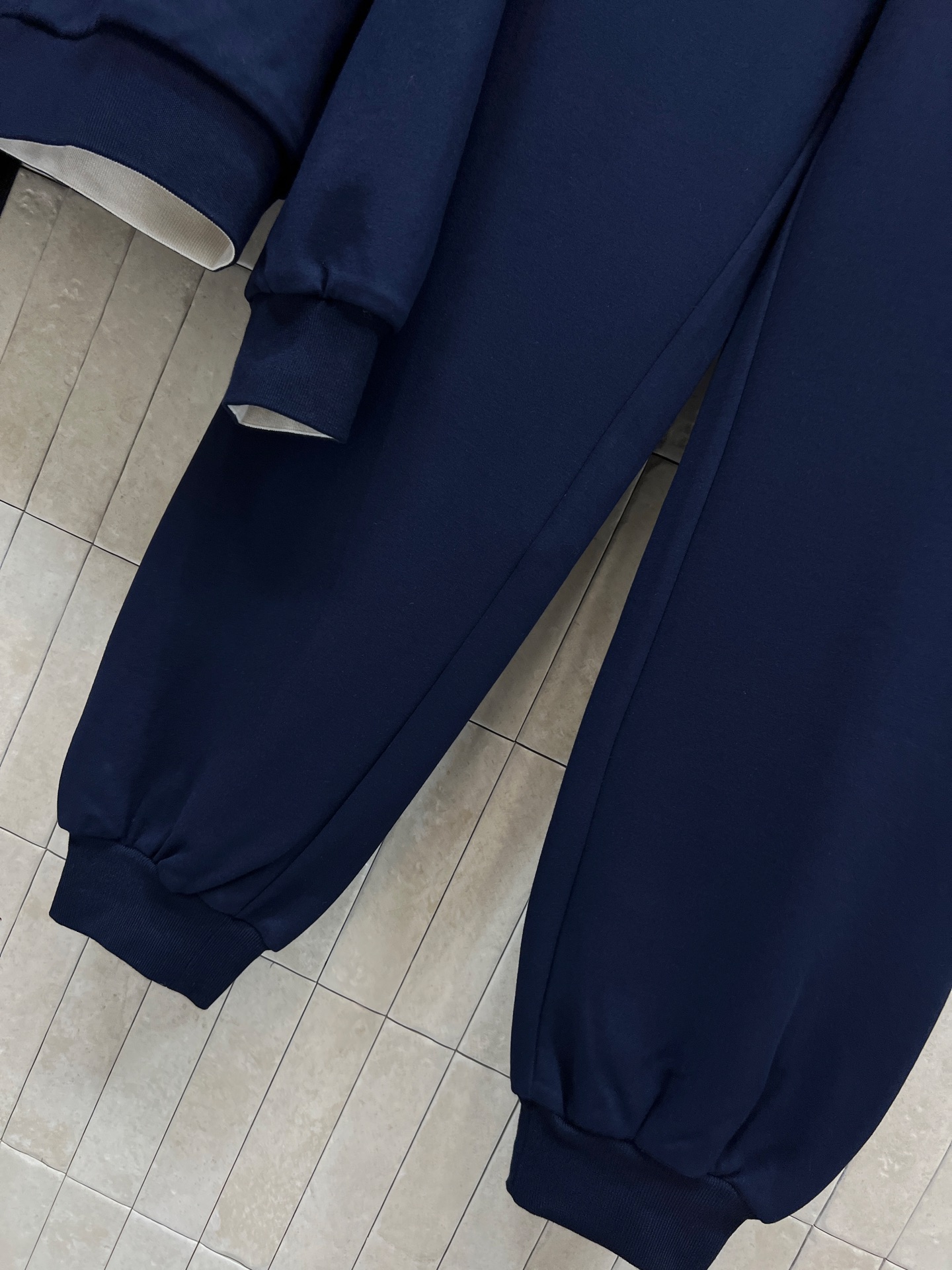 PD家 25秋冬新款 双面穿连帽外套+高腰束脚裤 运动套装 简约设计+三角徽标，低调又高级 连帽卫衣版型