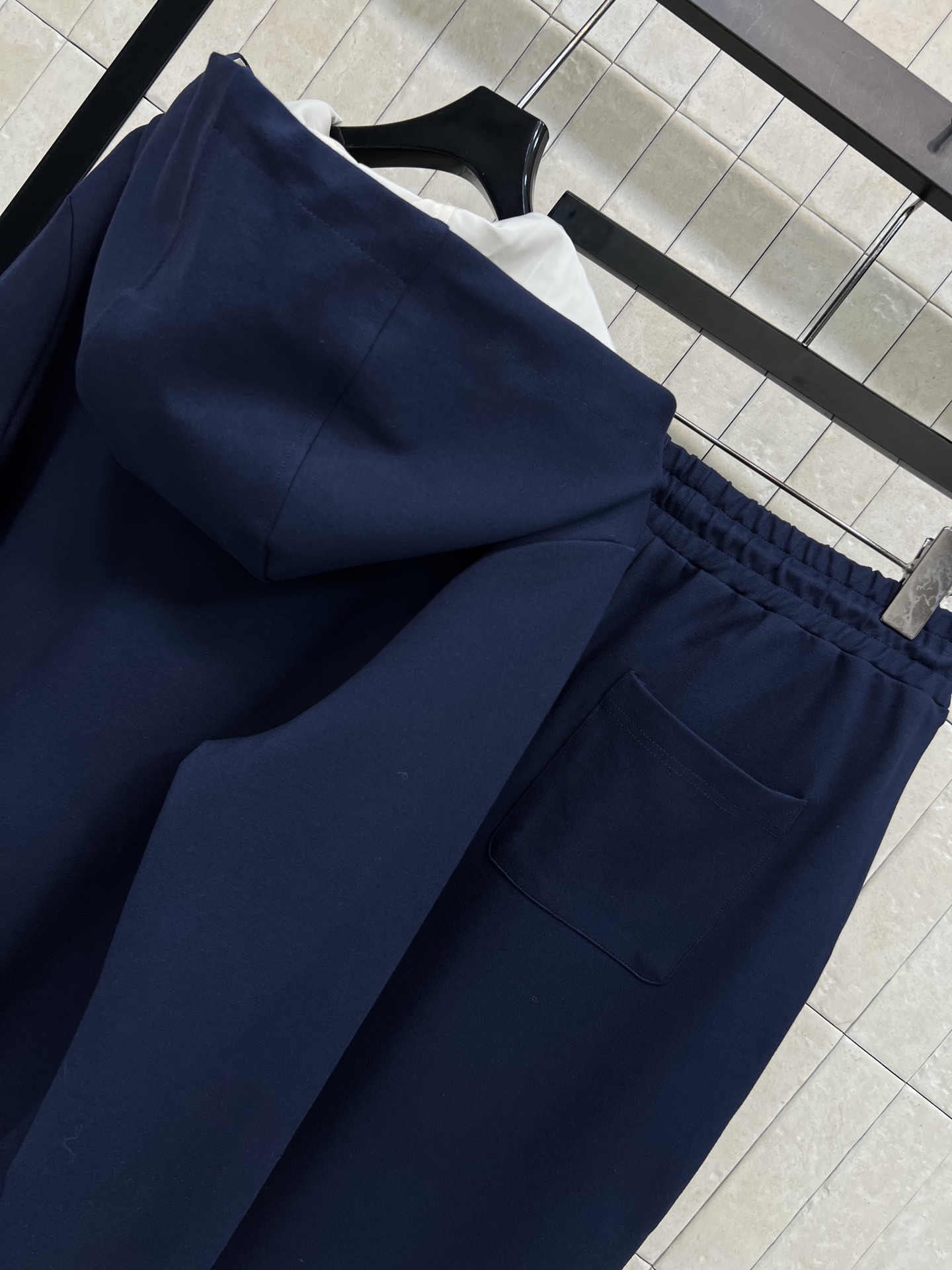 PD家 25秋冬新款 双面穿连帽外套+高腰束脚裤 运动套装 简约设计+三角徽标，低调又高级 连帽卫衣版型