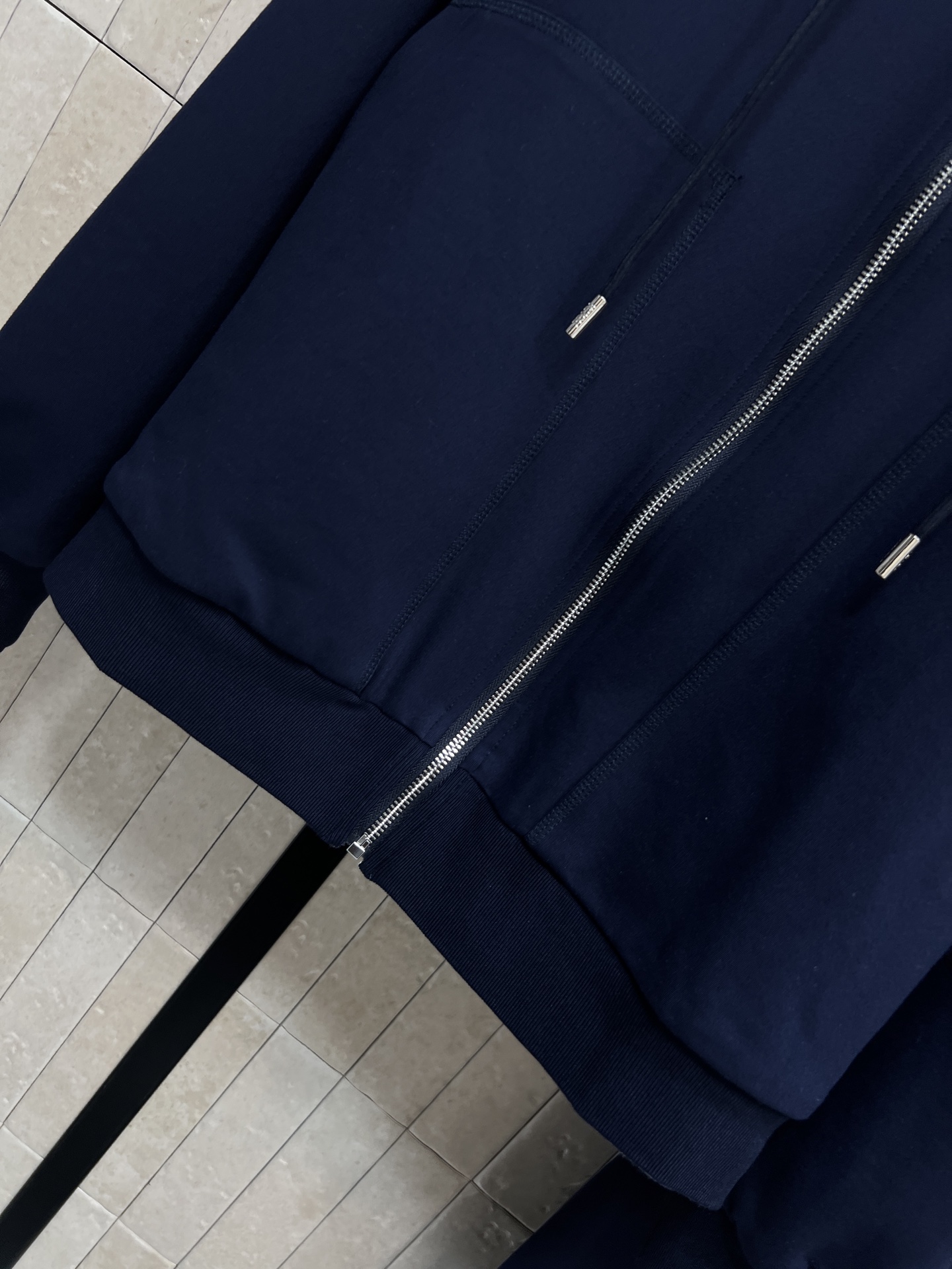 PD家 25秋冬新款 双面穿连帽外套+高腰束脚裤 运动套装 简约设计+三角徽标，低调又高级 连帽卫衣版型