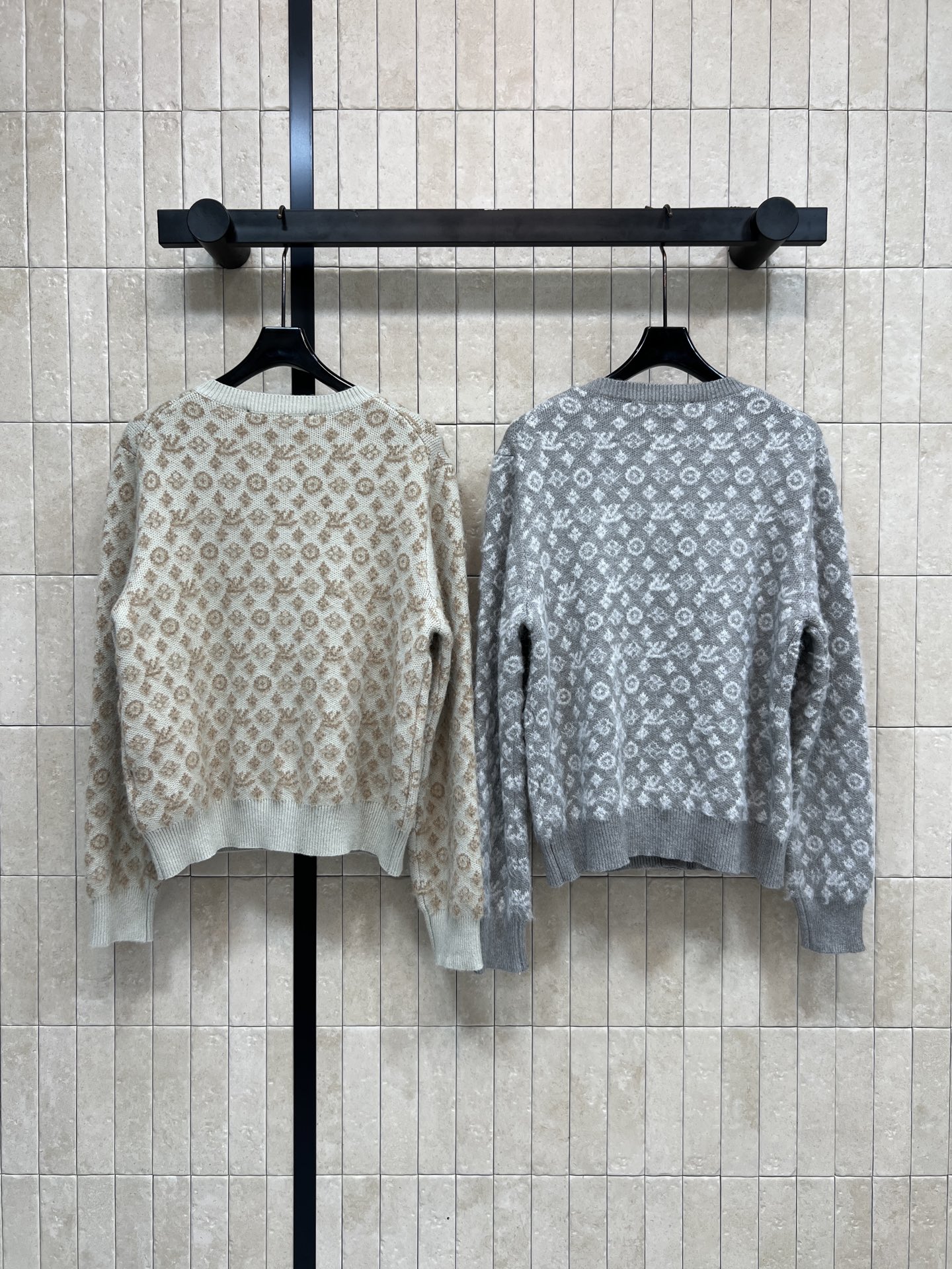 L家 25秋冬新款 老花羊毛针织开衫 经典Monogram图案+柔软羊毛绒材质 复古优雅又保暖！金属纽扣