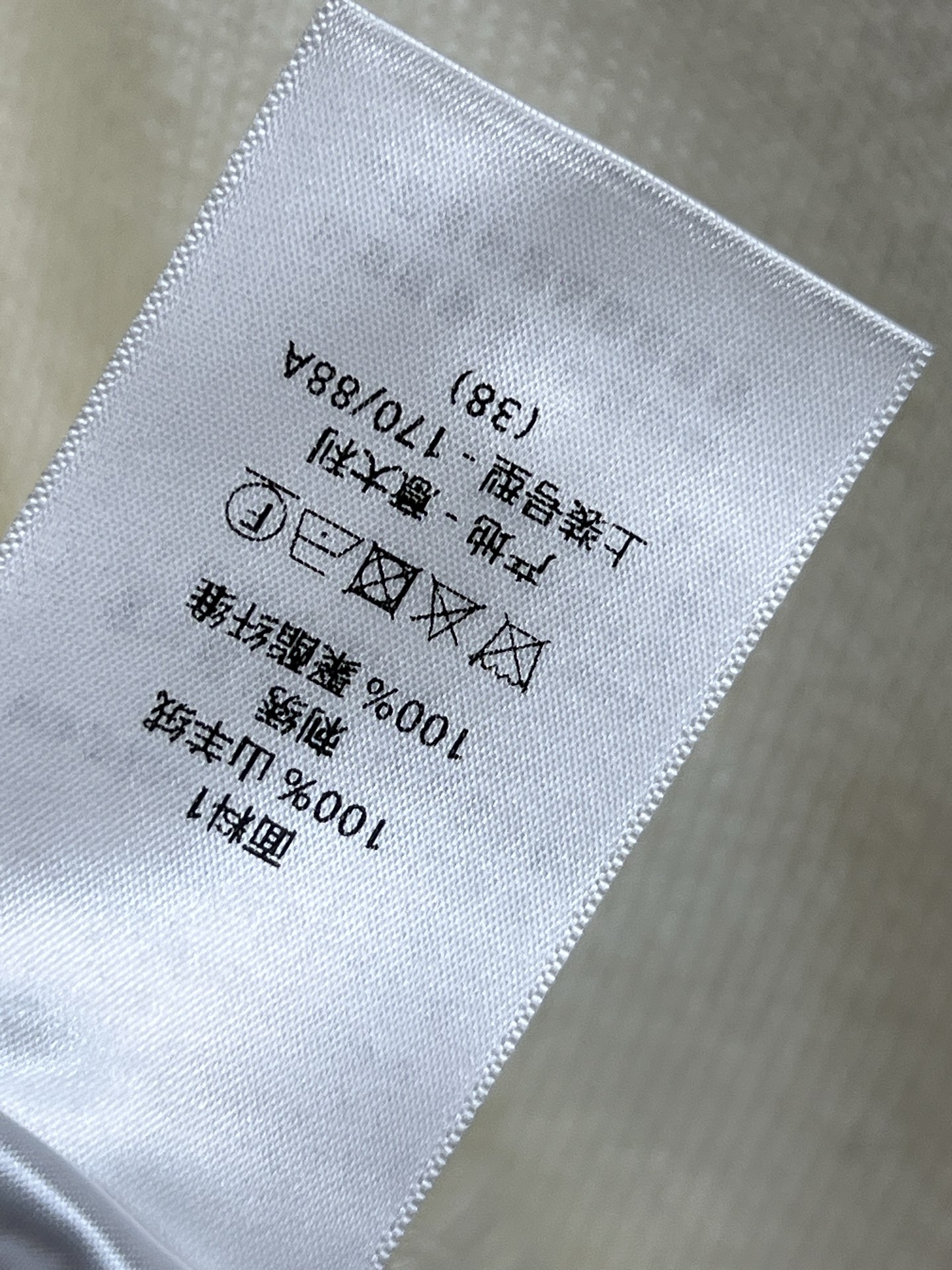 D家 25秋冬新款 城堡刺绣针织毛衣 选用柔软山羊绒 轻盈舒适，春秋季节超适合！金色城堡刺绣 细节精致 