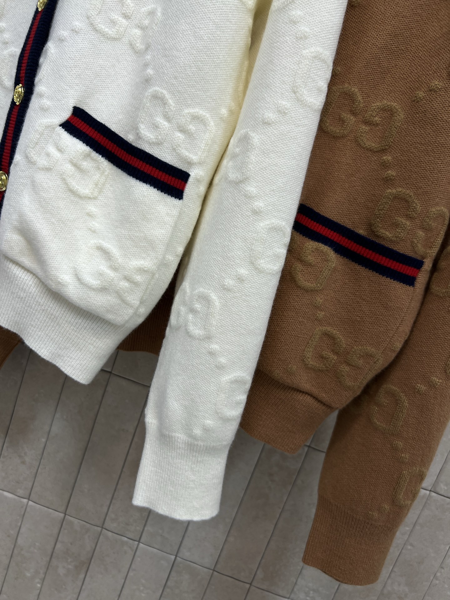 G家 25秋冬新款 双G提花针织开衫 经典双G图案+红绿织带 品牌感满满！高品质羊毛混纺 柔软又保暖 秋