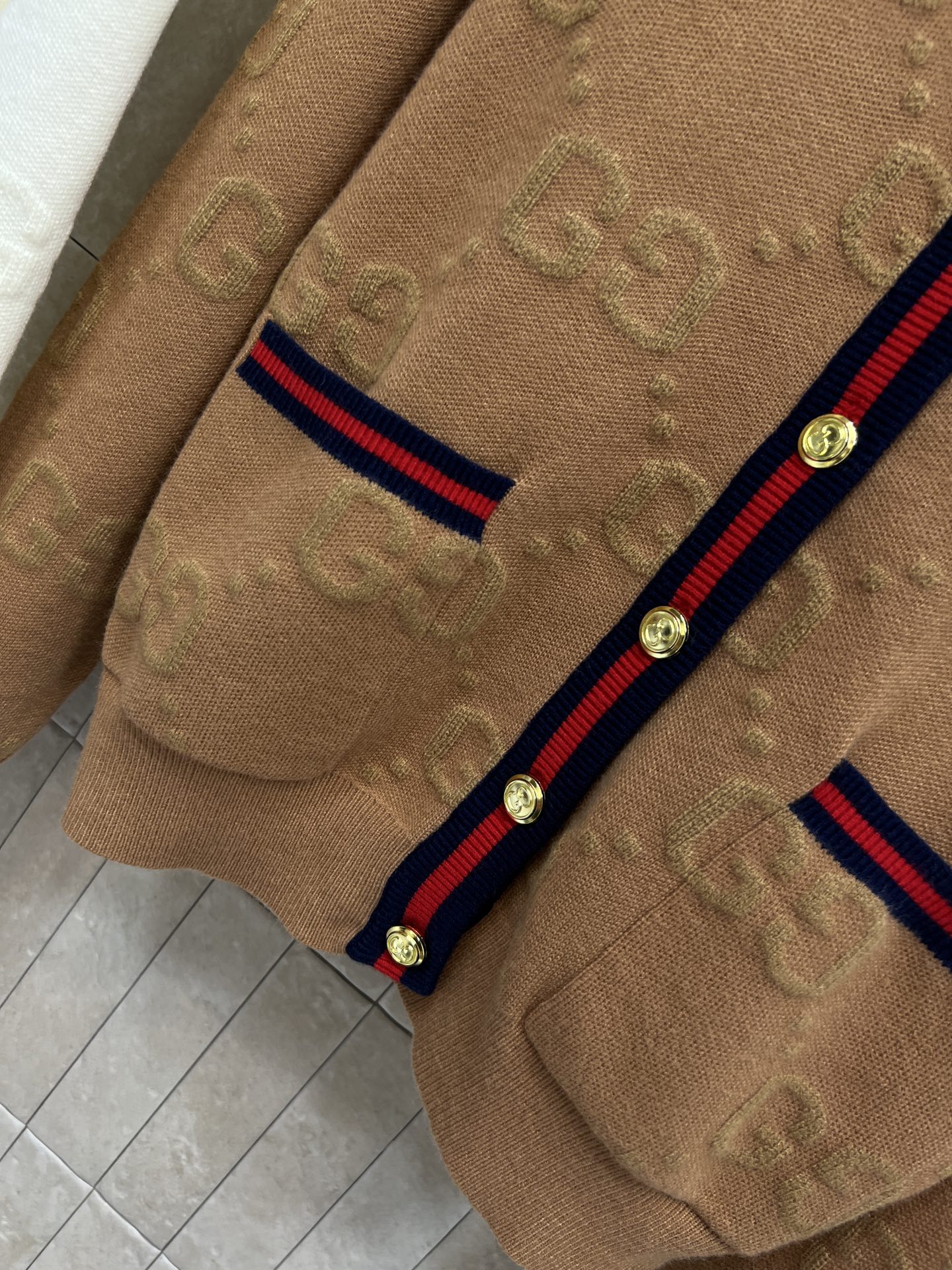 G家 25秋冬新款 双G提花针织开衫 经典双G图案+红绿织带 品牌感满满！高品质羊毛混纺 柔软又保暖 秋