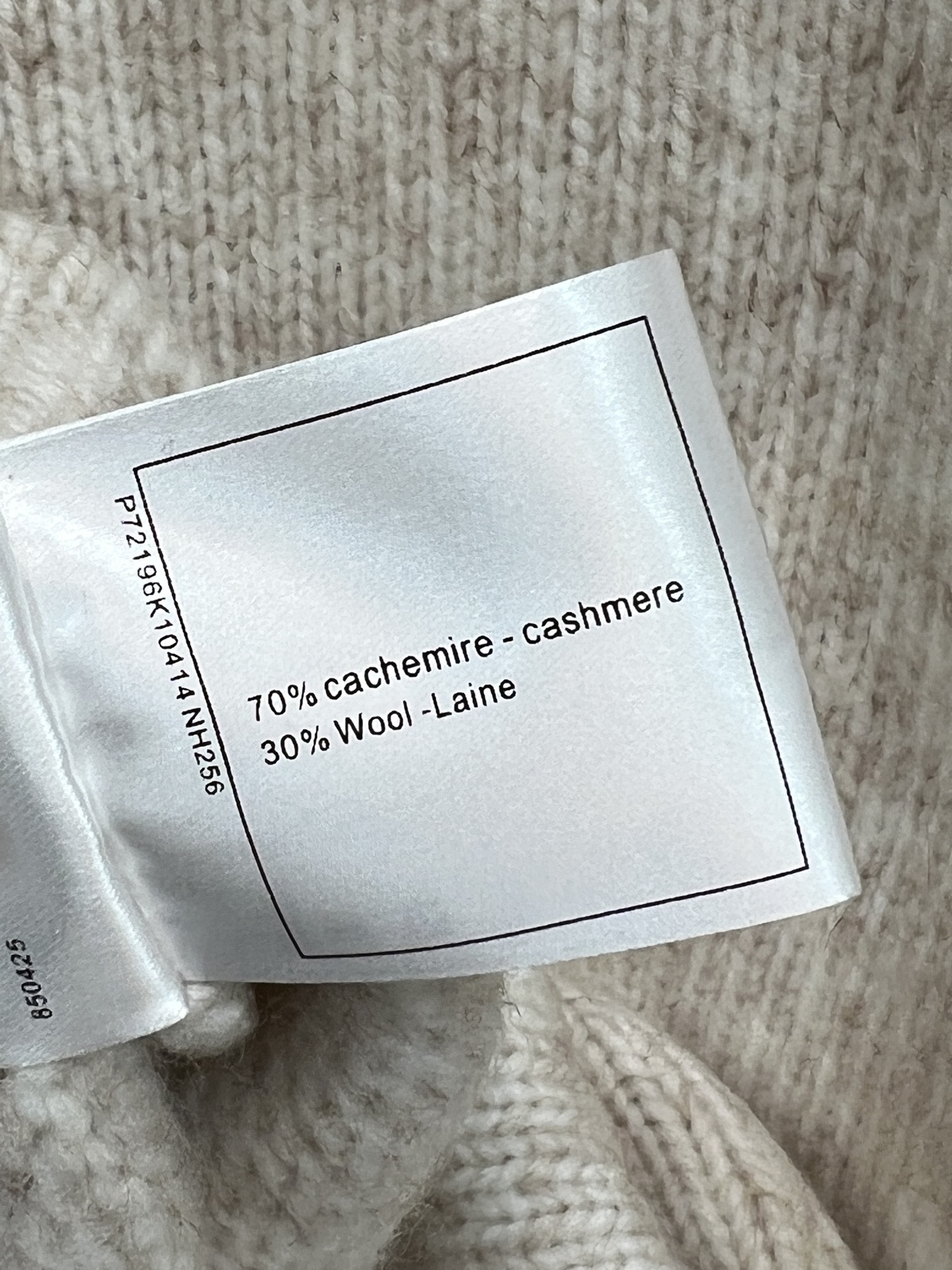 小香家 25秋冬新款 小香风针织毛衣外套 柔软材质超舒适 秋冬穿刚刚好！宽松短款设计 搭配高腰裤或裙子都