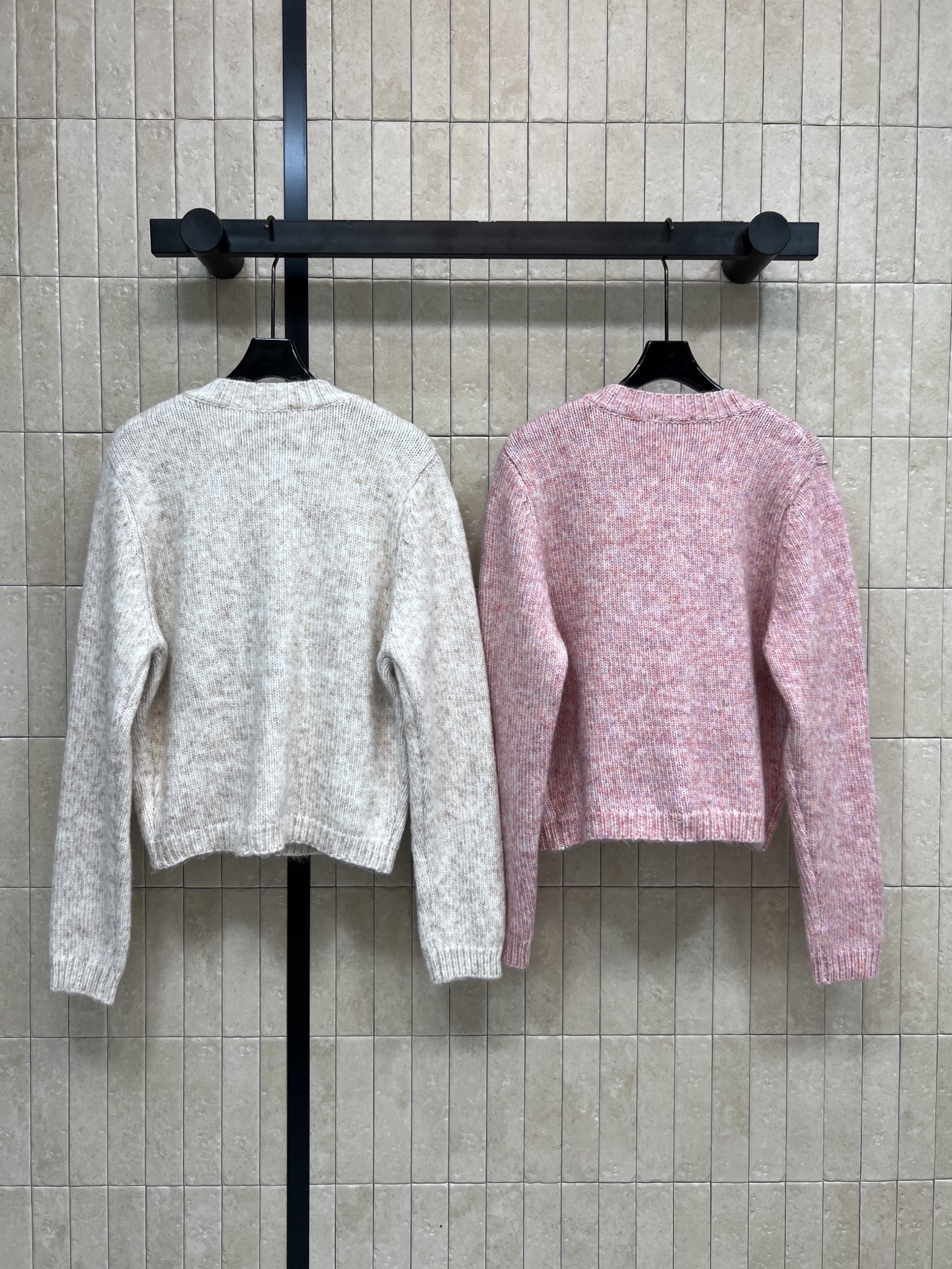 小香家 25秋冬新款 小香风针织毛衣外套 柔软材质超舒适 秋冬穿刚刚好！宽松短款设计 搭配高腰裤或裙子都