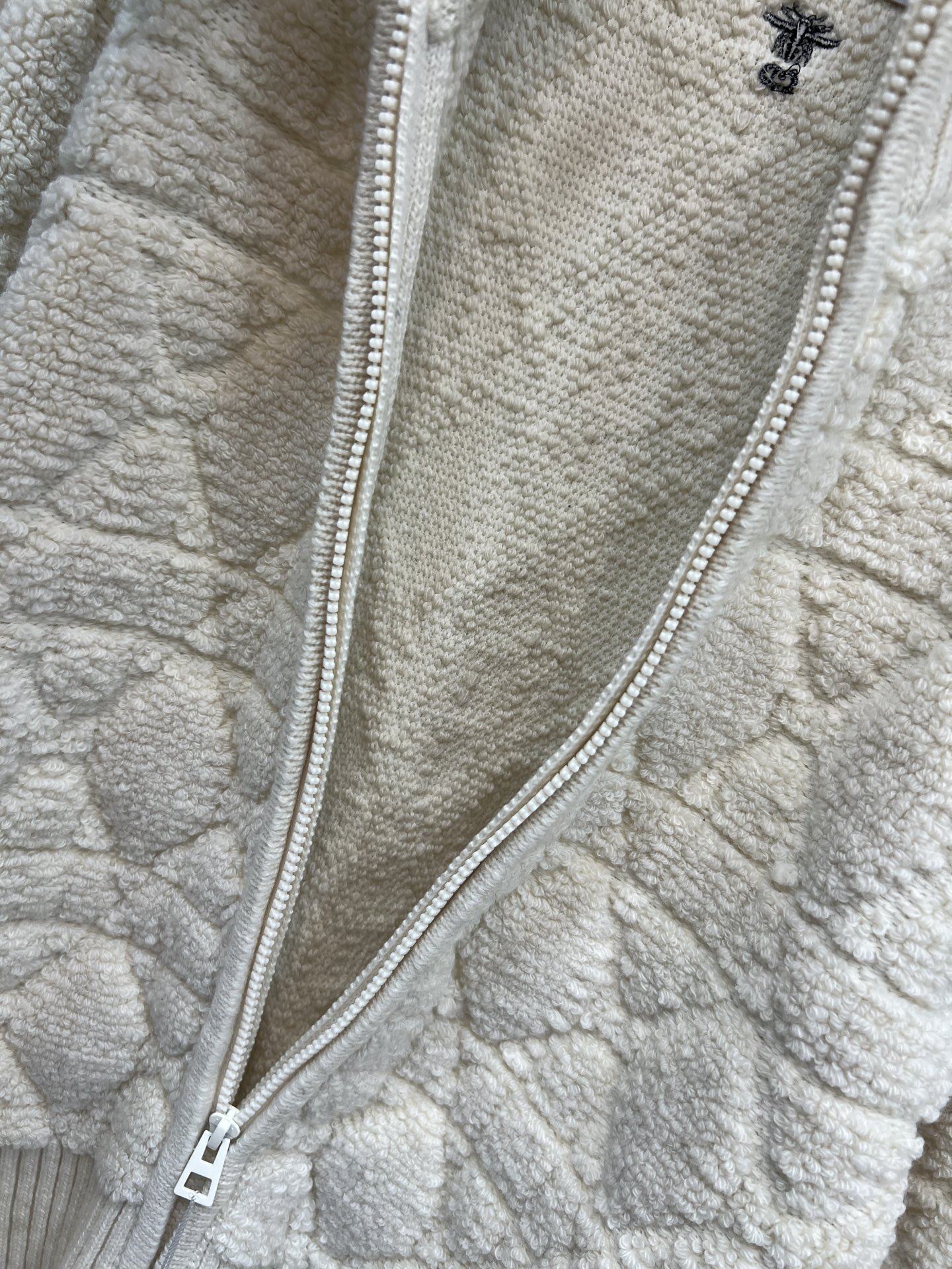 D家 25秋冬新款 格纹针织开衫 羊毛混纺材质 柔软又保暖 秋冬穿超合适！格纹+立领拉链设计 优雅又实用