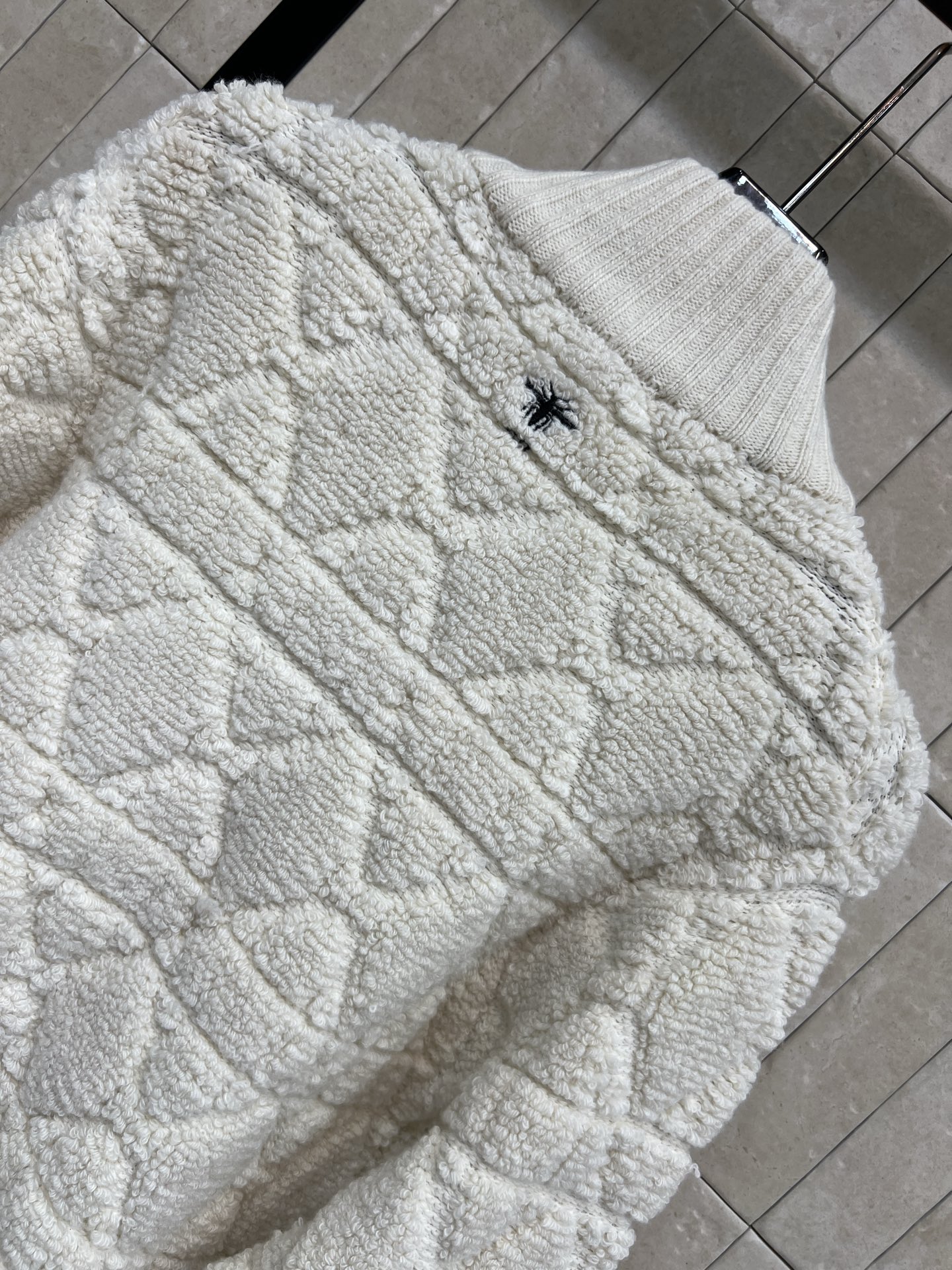 D家 25秋冬新款 格纹针织开衫 羊毛混纺材质 柔软又保暖 秋冬穿超合适！格纹+立领拉链设计 优雅又实用