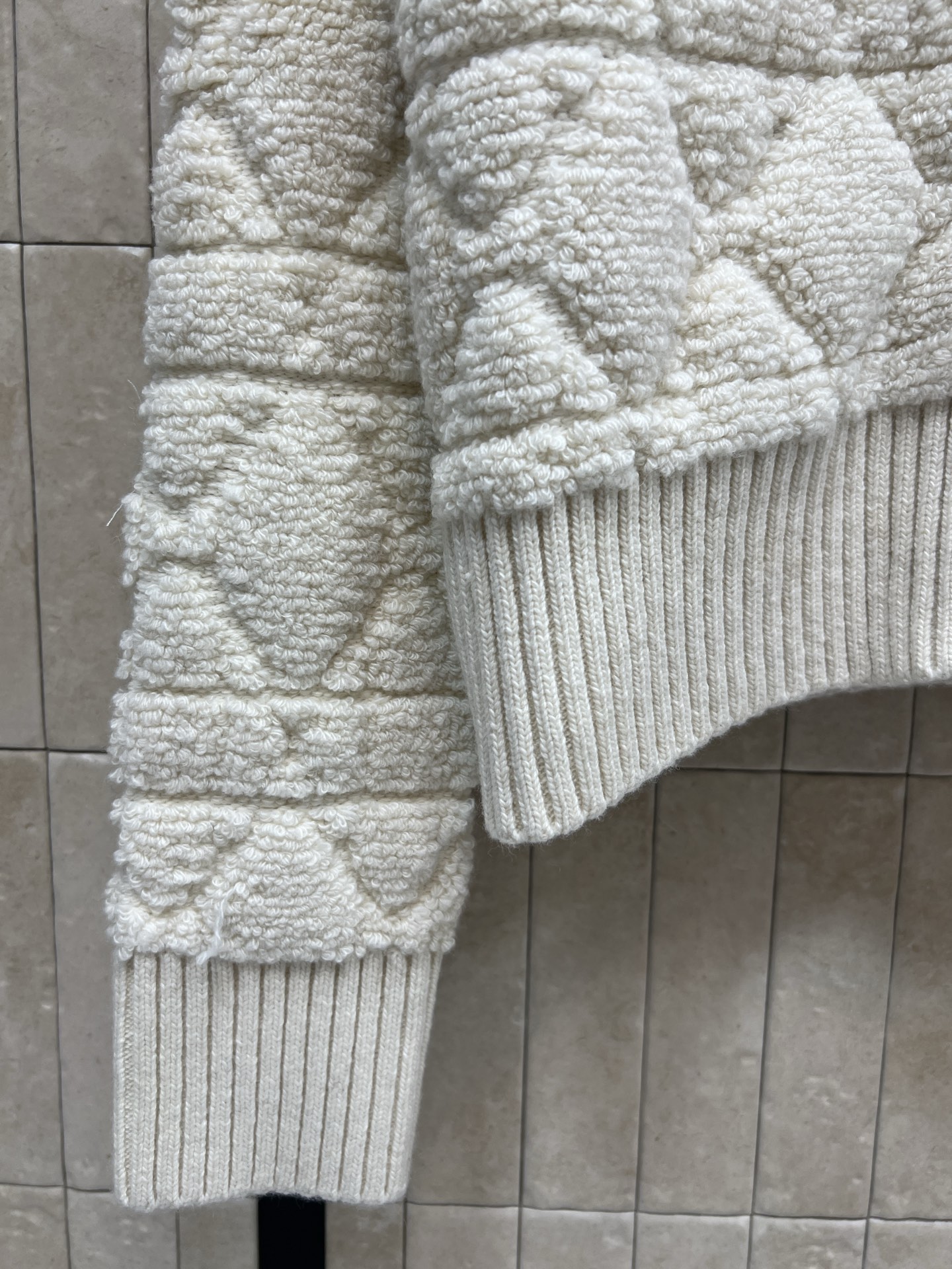 D家 25秋冬新款 格纹针织开衫 羊毛混纺材质 柔软又保暖 秋冬穿超合适！格纹+立领拉链设计 优雅又实用