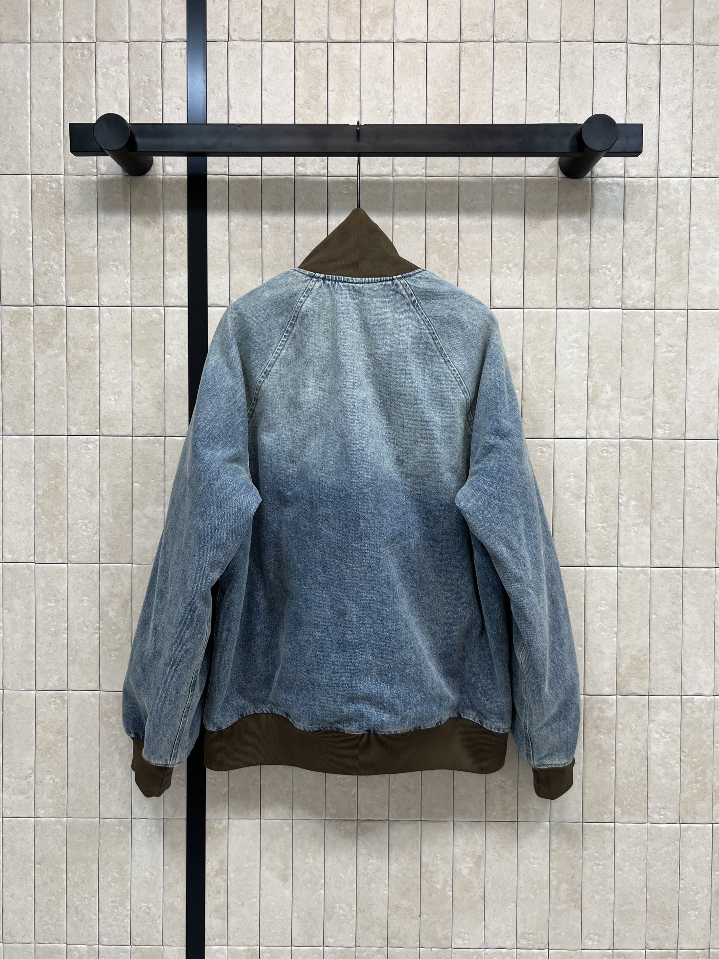 MIU家 25秋冬新款 牛仔飞行员夹克 浅蓝水洗牛仔布+深棕螺纹拼接 复古又休闲！秋冬保暖无压力 胸前品