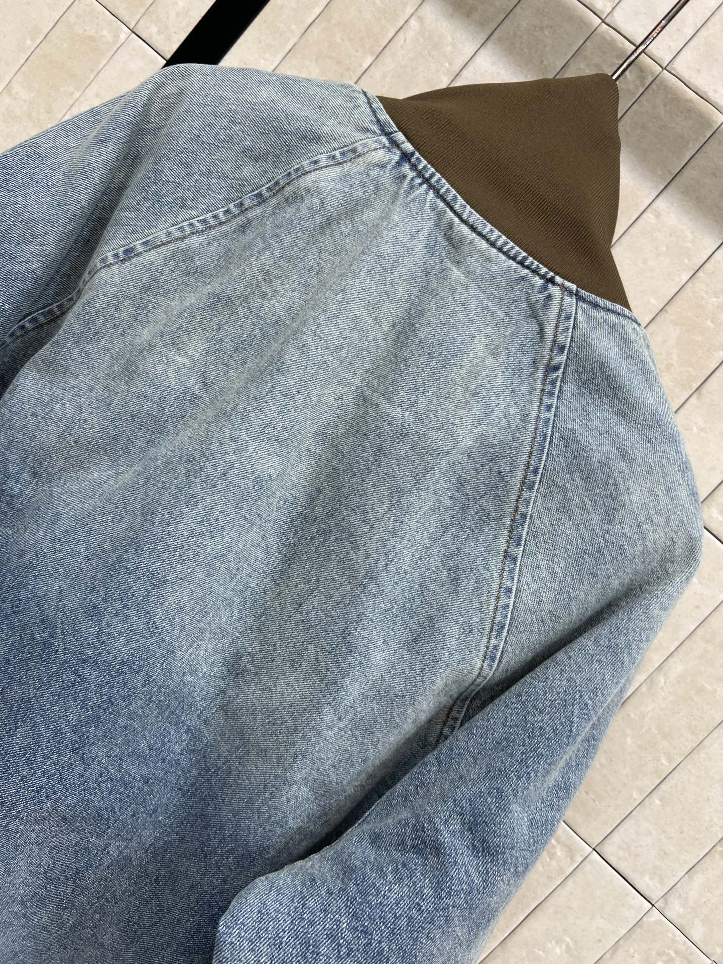 MIU家 25秋冬新款 牛仔飞行员夹克 浅蓝水洗牛仔布+深棕螺纹拼接 复古又休闲！秋冬保暖无压力 胸前品