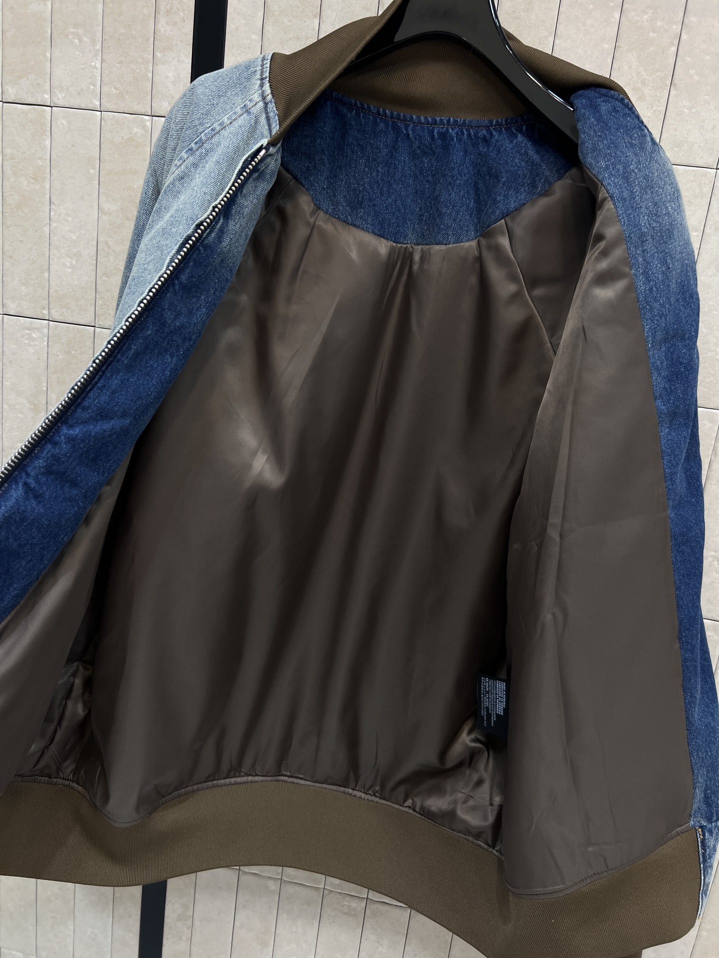 MIU家 25秋冬新款 牛仔飞行员夹克 浅蓝水洗牛仔布+深棕螺纹拼接 复古又休闲！秋冬保暖无压力 胸前品