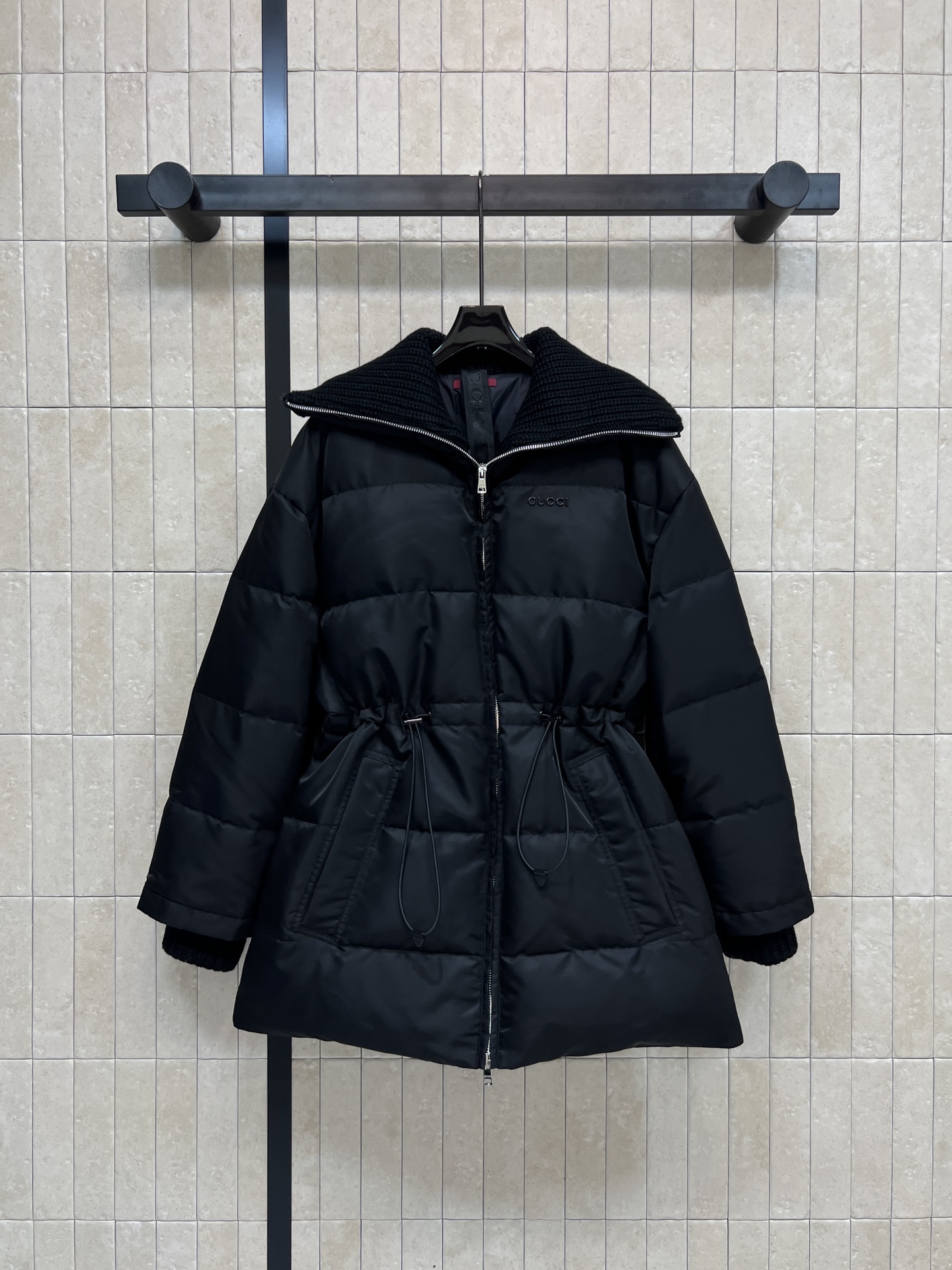 G家 25秋冬新款 针织领抽绳羽绒服 针织螺纹领设计超有运动感 细节满分！抽绳腰带可调节廓形 通勤约会都