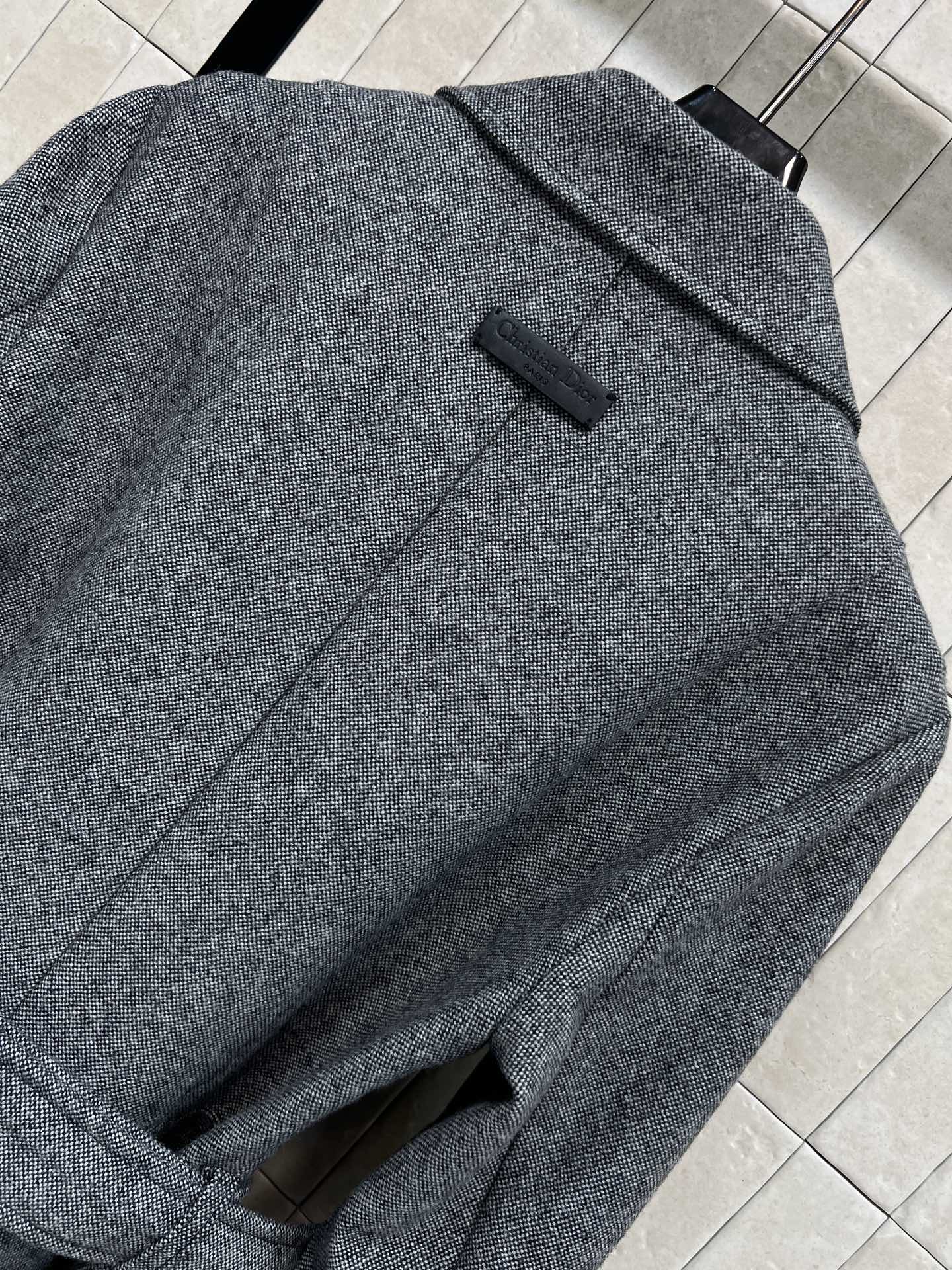 D家 25秋冬新款 灰色双排扣中长款大衣 秋冬穿超合适！经典灰色+黑色logo纽扣+腰带 简约优雅 通勤